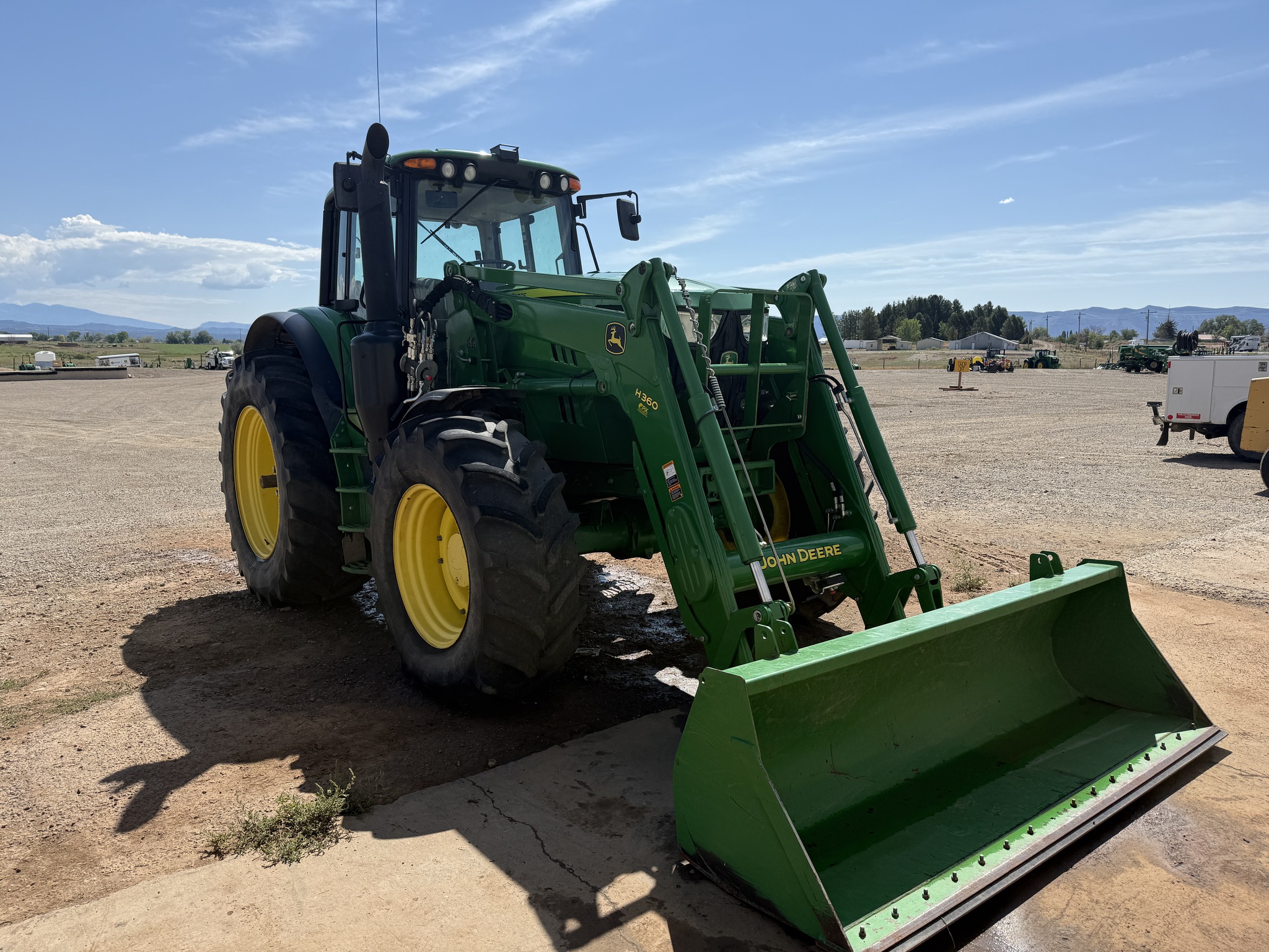 2016 John Deere 6175M Image 2