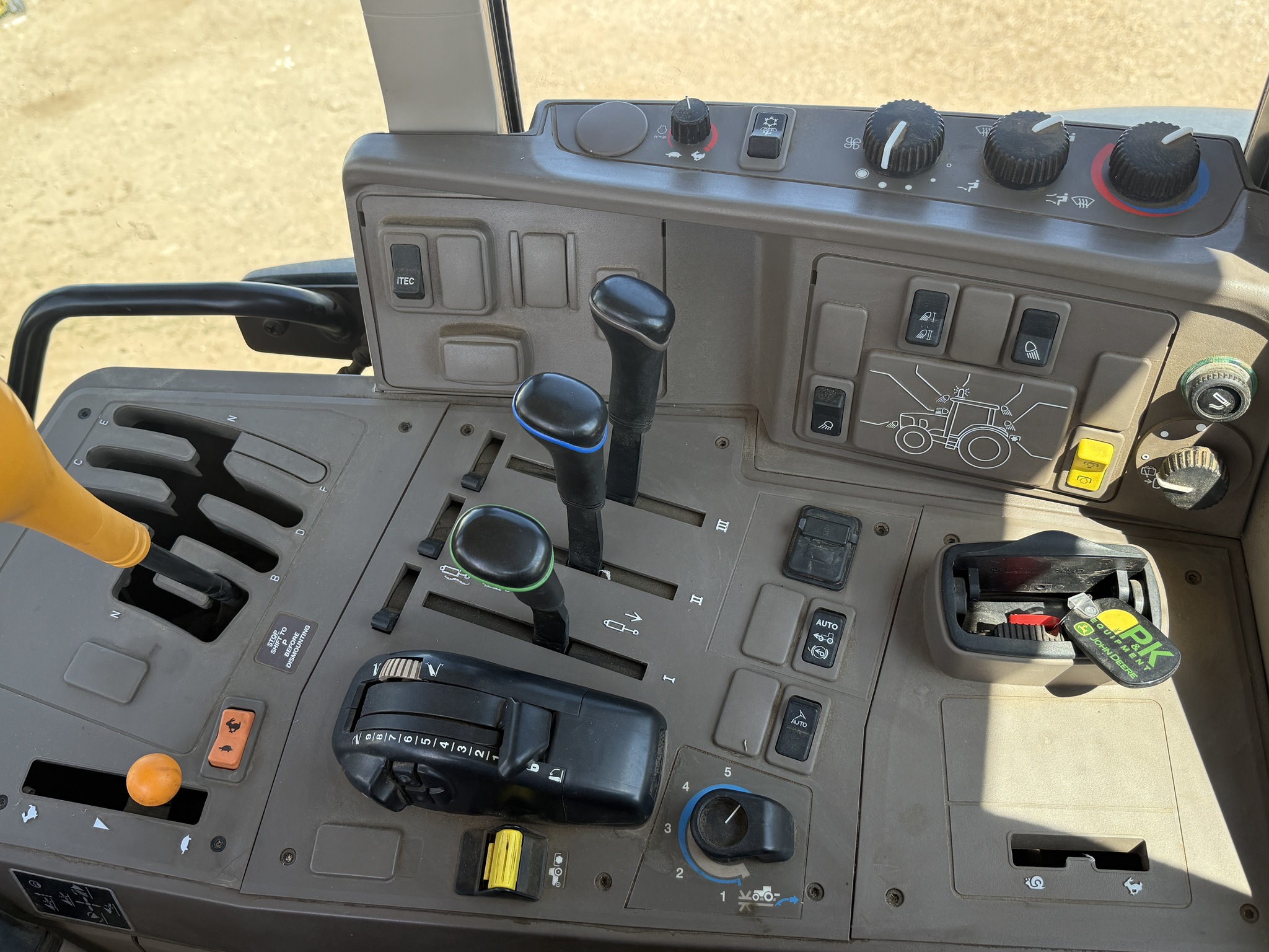 2016 John Deere 6175M Image 12