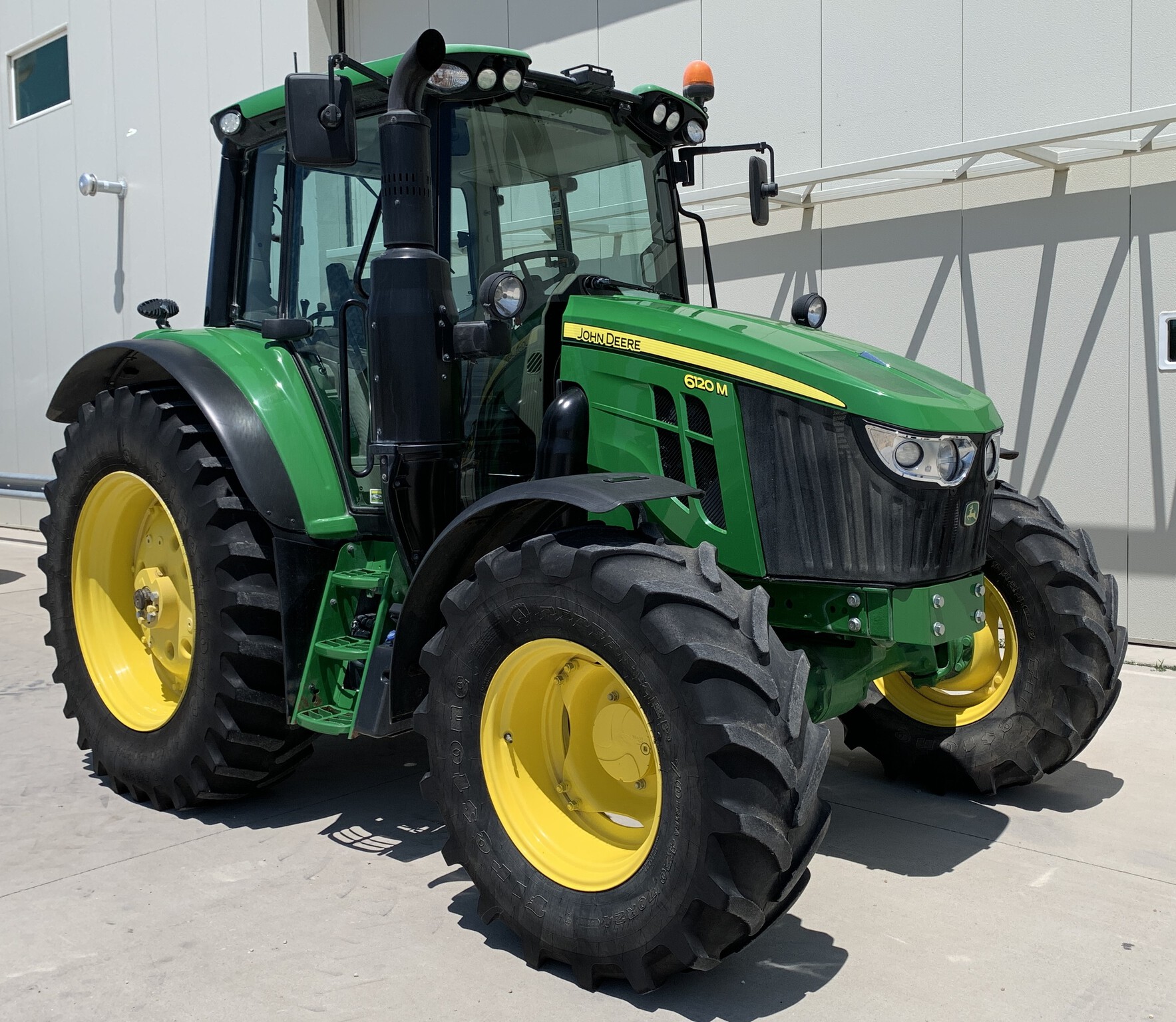 2022 John Deere 6120M Image 1