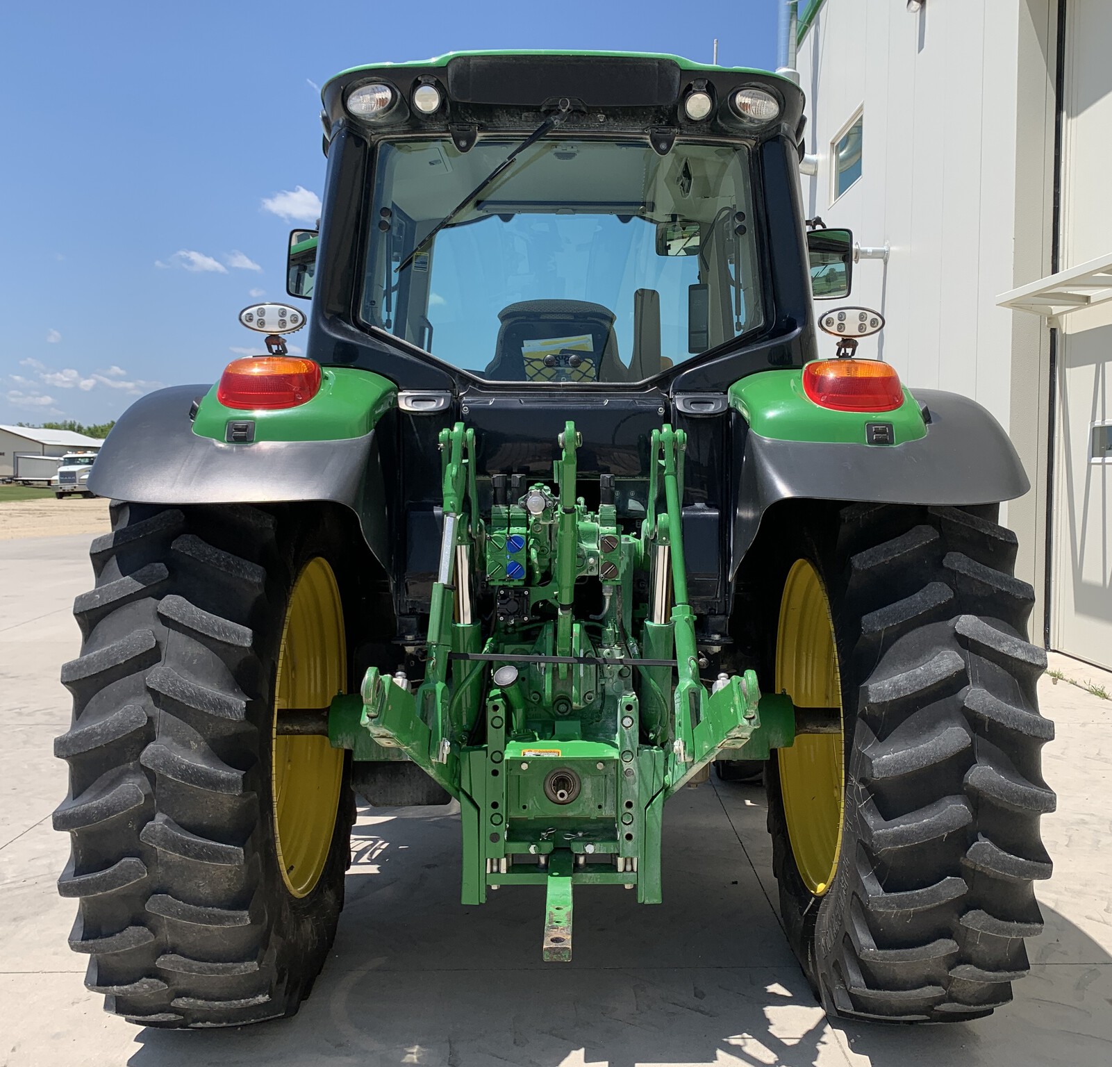 2022 John Deere 6120M Image 4