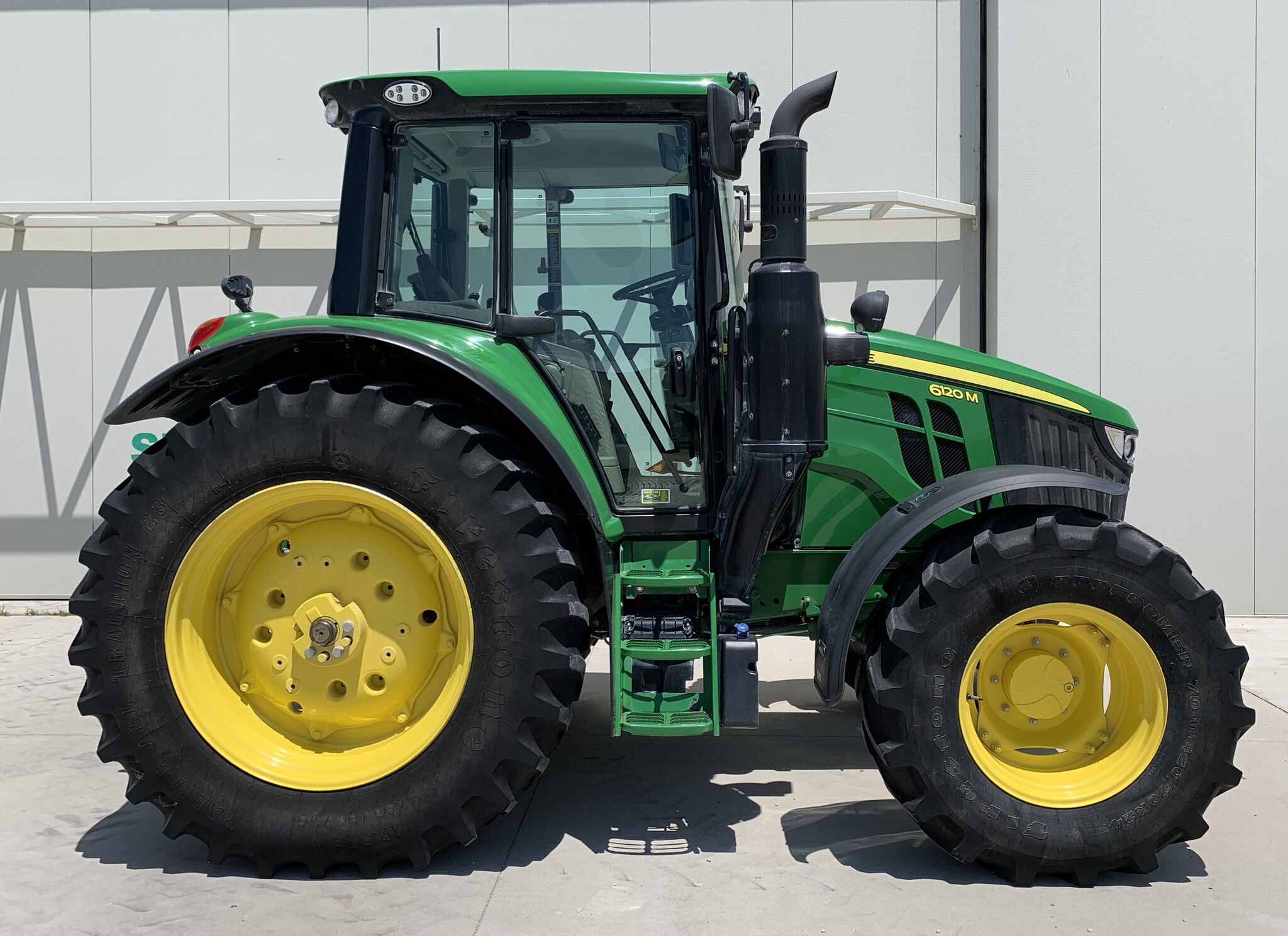2022 John Deere 6120M Image 2