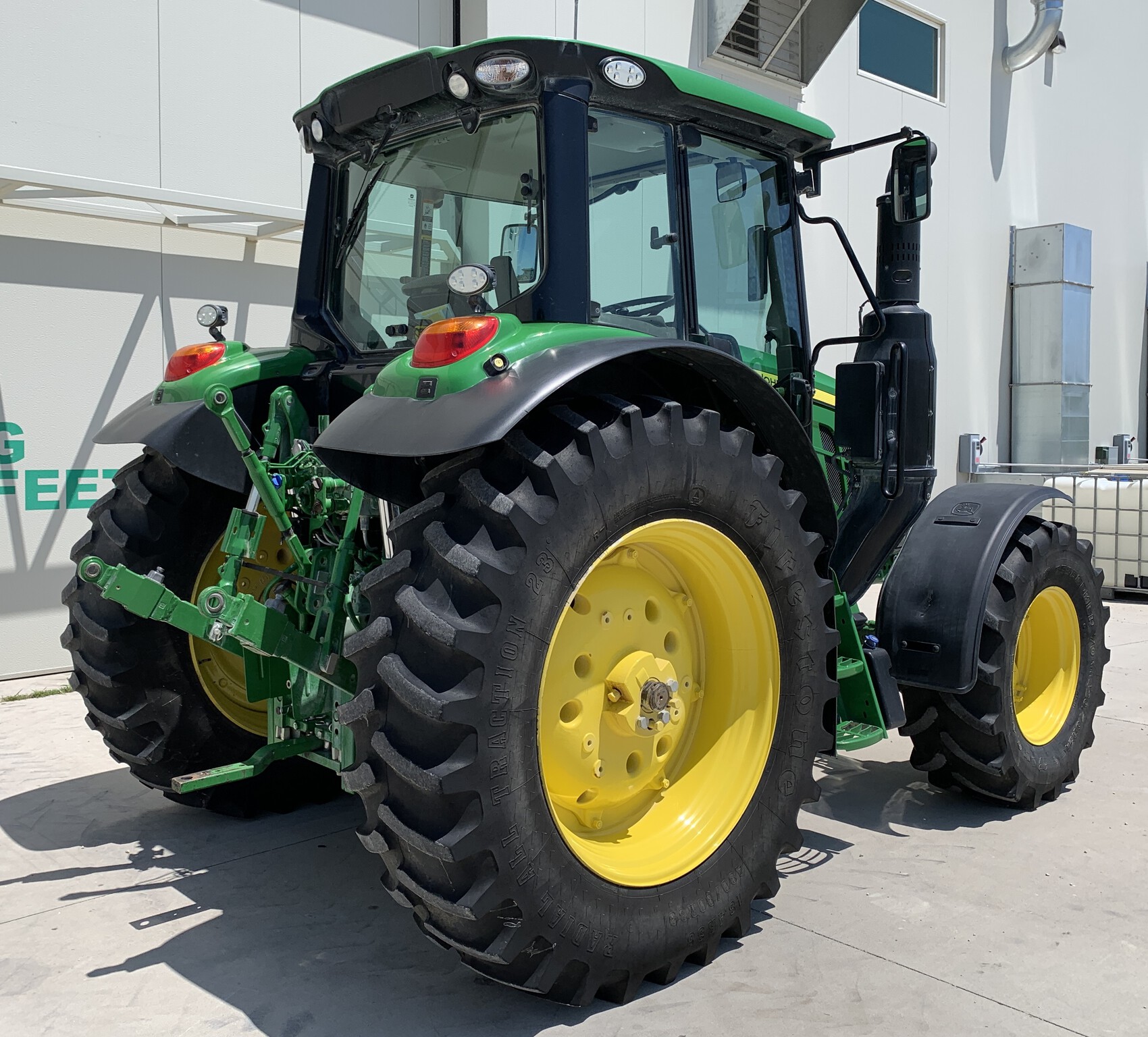 2022 John Deere 6120M Image 3