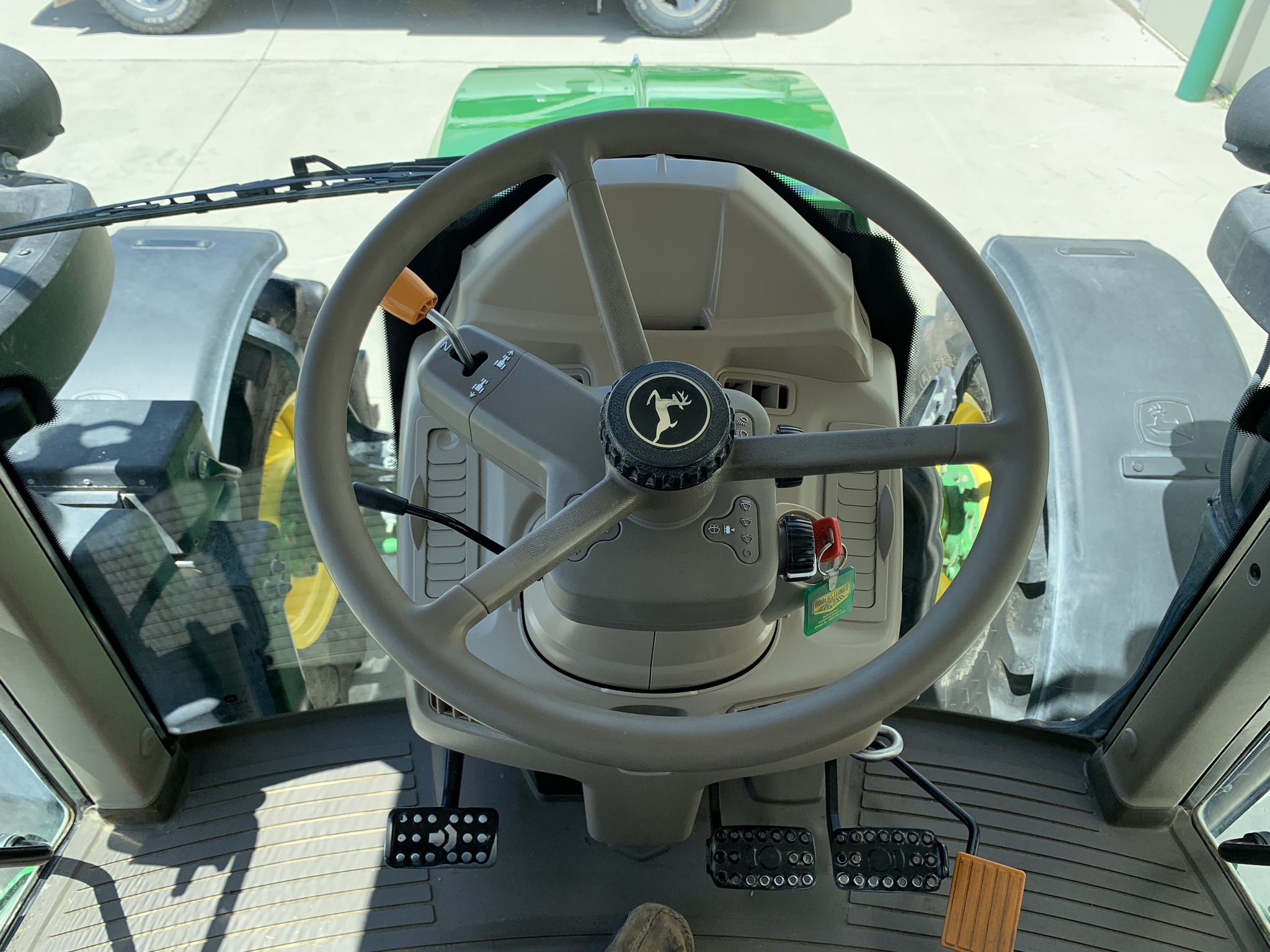 2022 John Deere 6120M Image 11