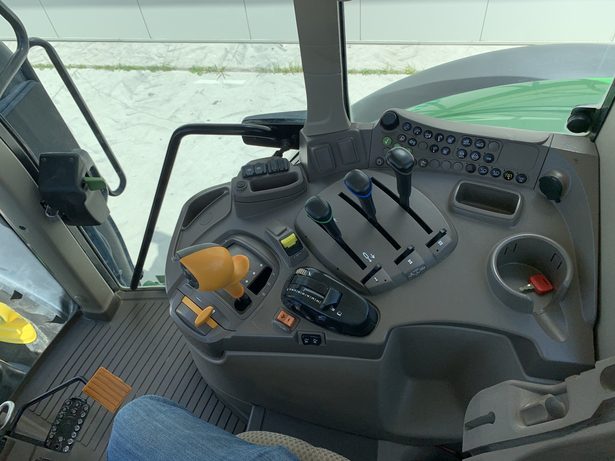 2022 John Deere 6120M Image 10