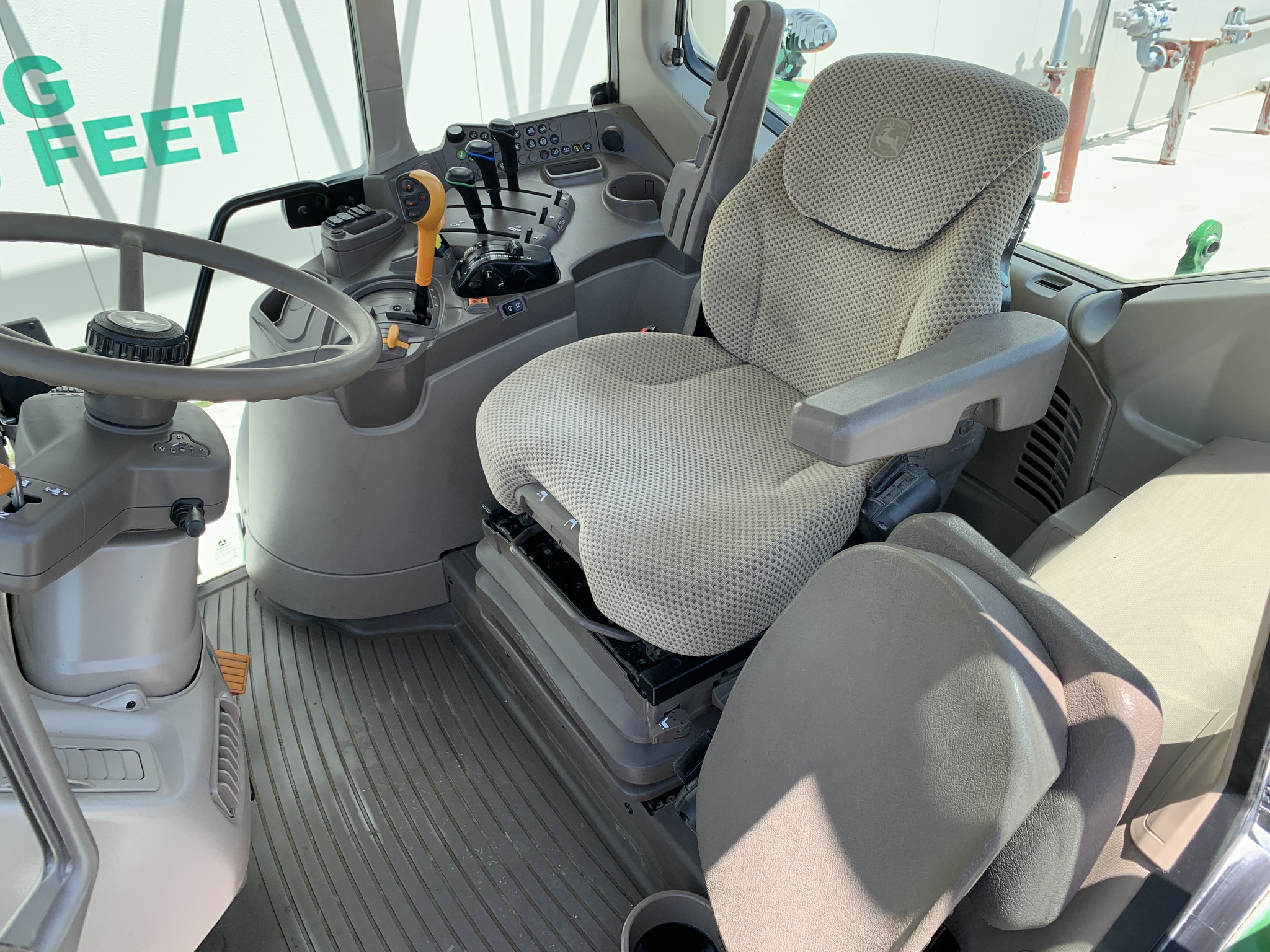2022 John Deere 6120M Image 9