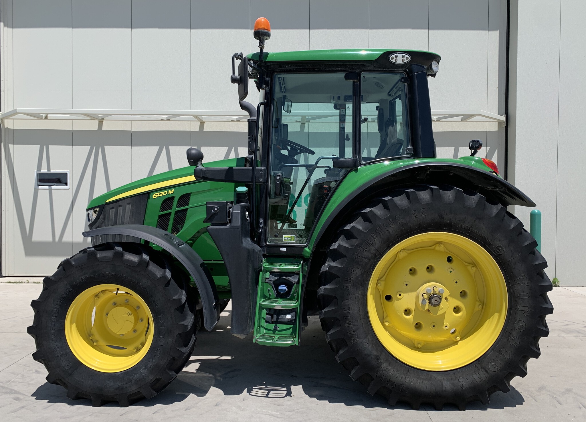 2022 John Deere 6120M Image 6