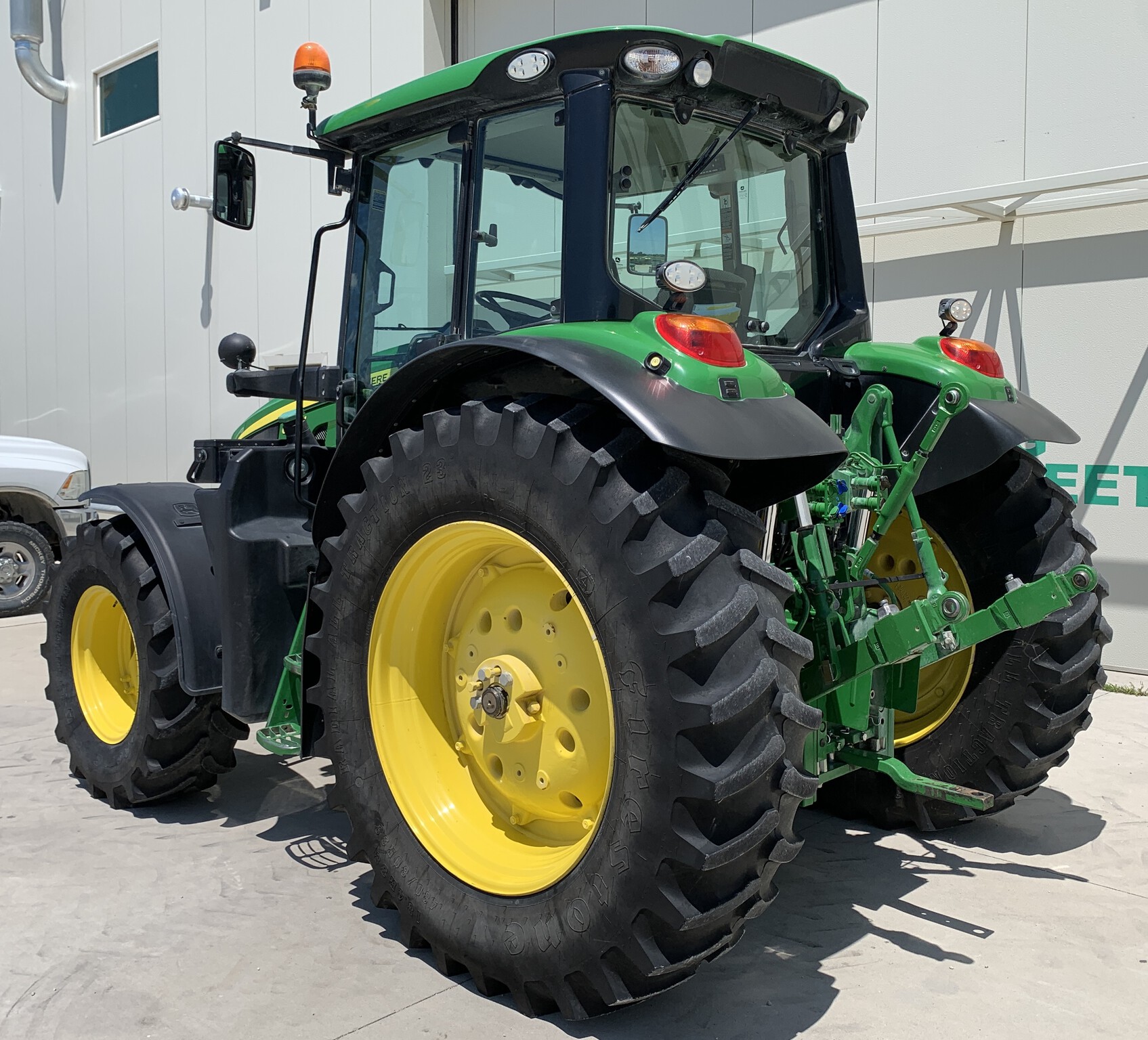 2022 John Deere 6120M Image 5