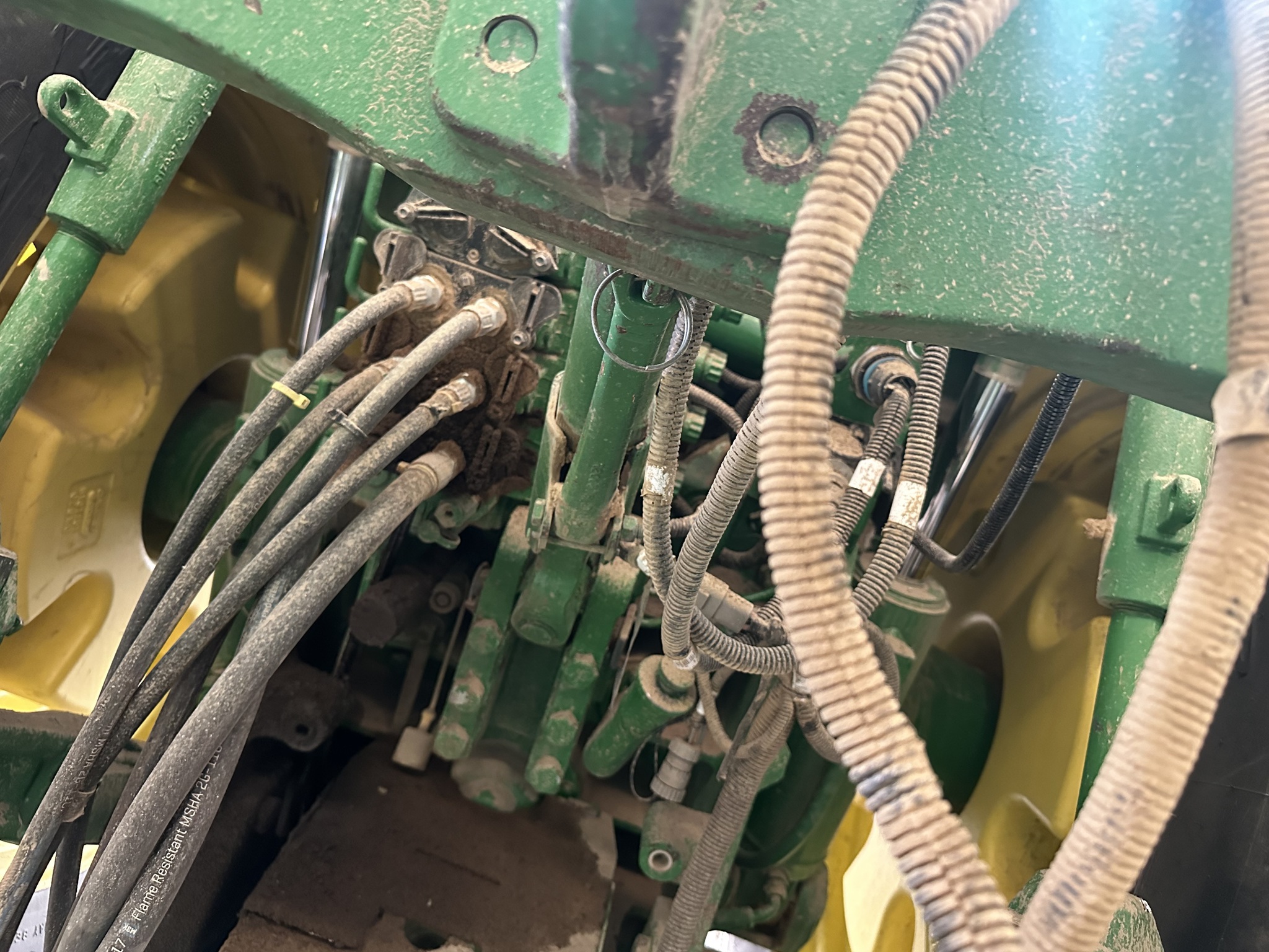2005 John Deere 8420 Image 6