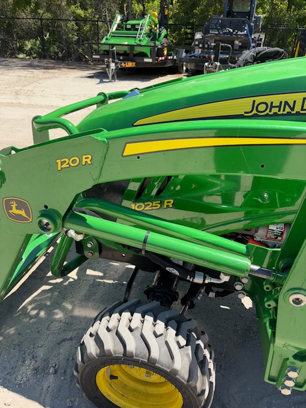 2025 John Deere 1025R Image 5