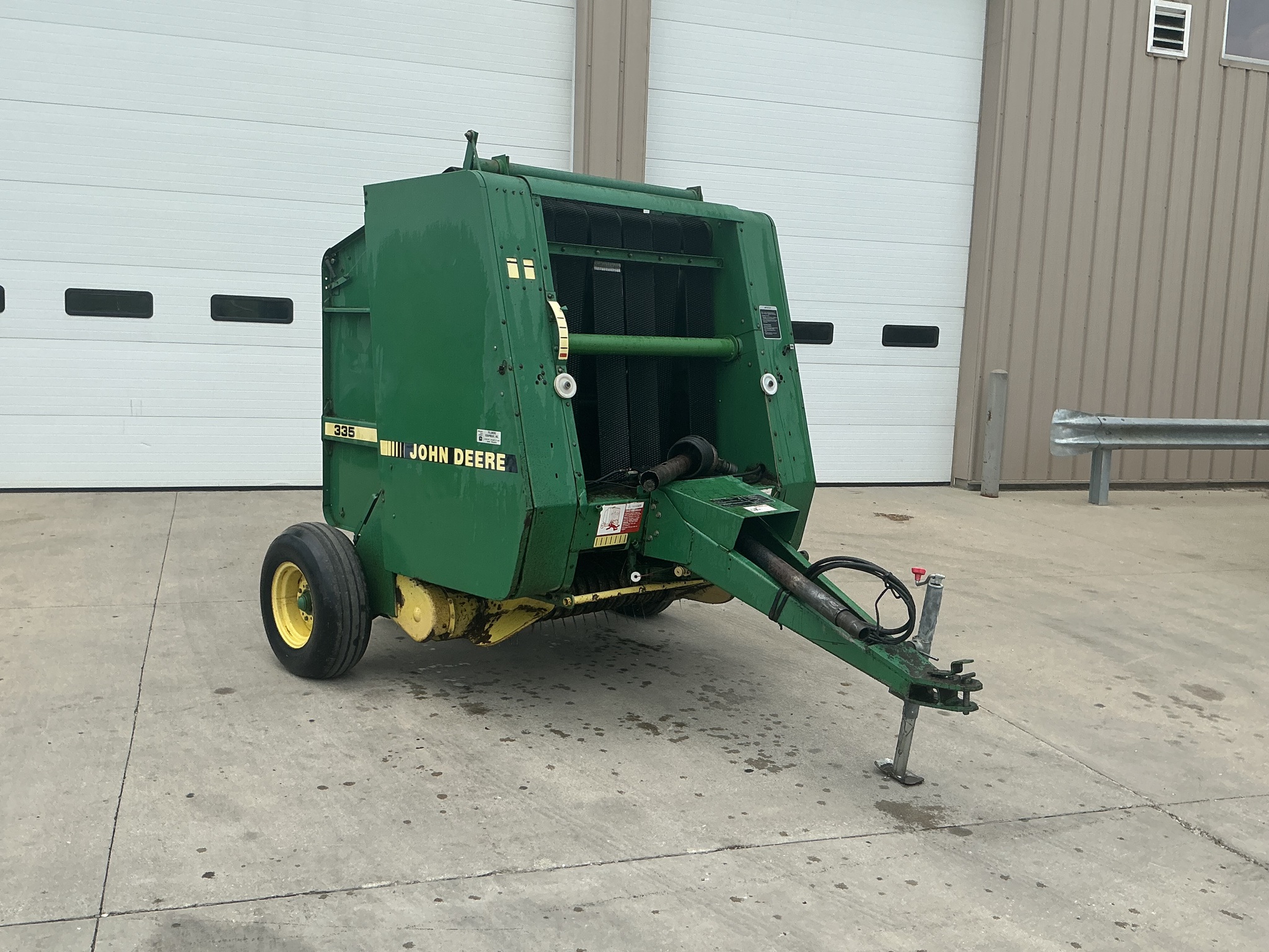 1990 John Deere 335 Image 1