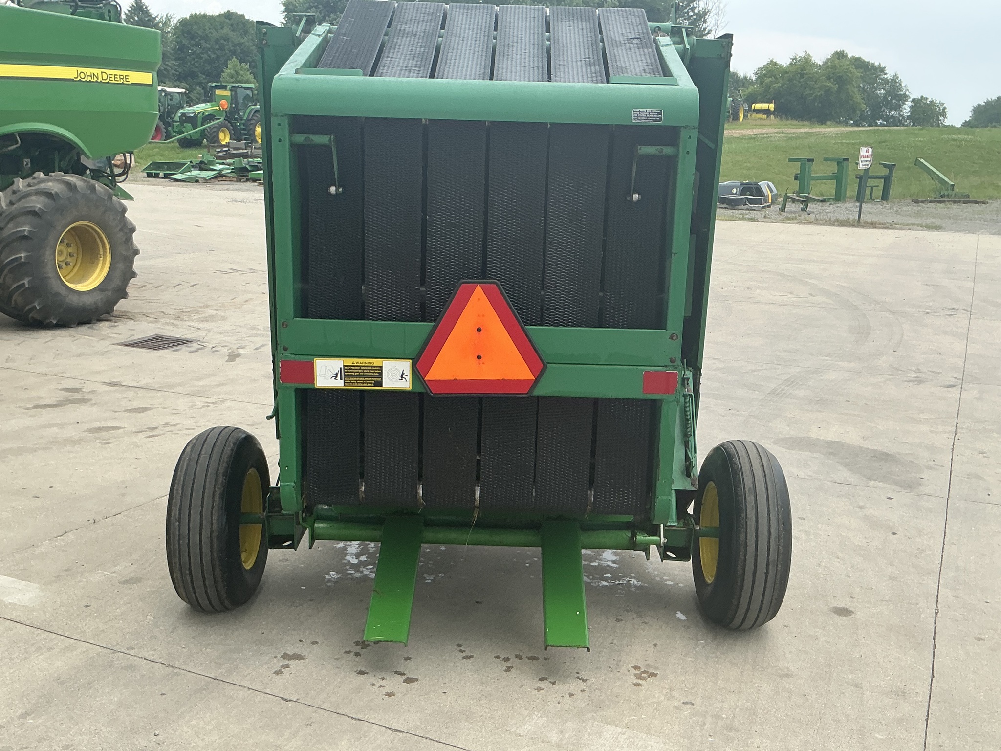 1990 John Deere 335 Image 4