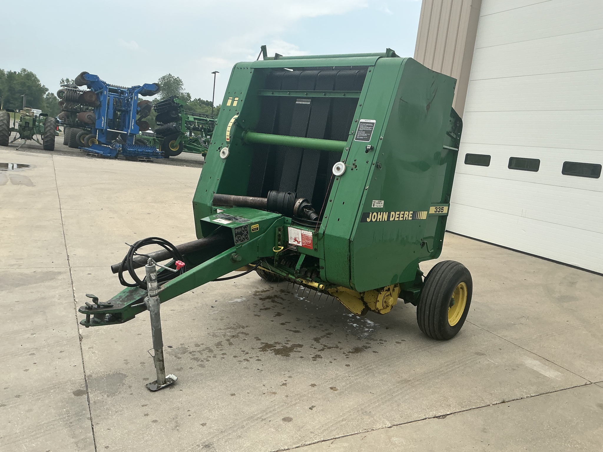 1990 John Deere 335 Image 7