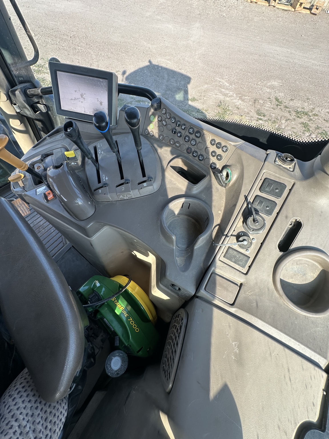 2018 John Deere 6175R Image 32