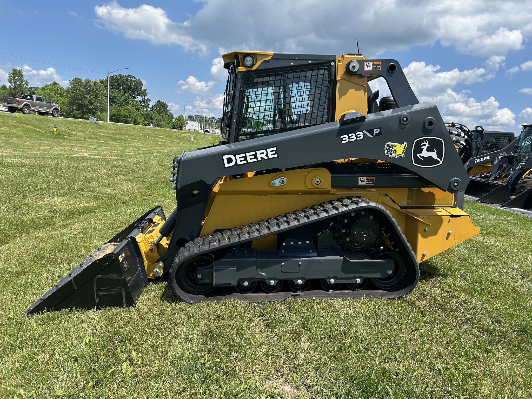 2025 John Deere 333 P Image 3