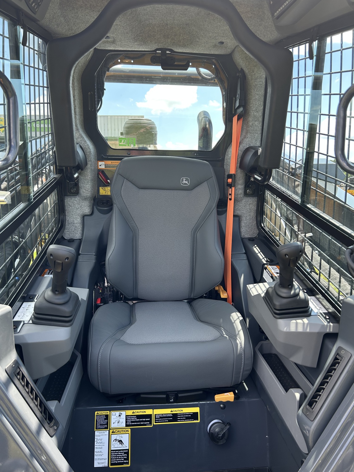 2025 John Deere 333 P Image 9