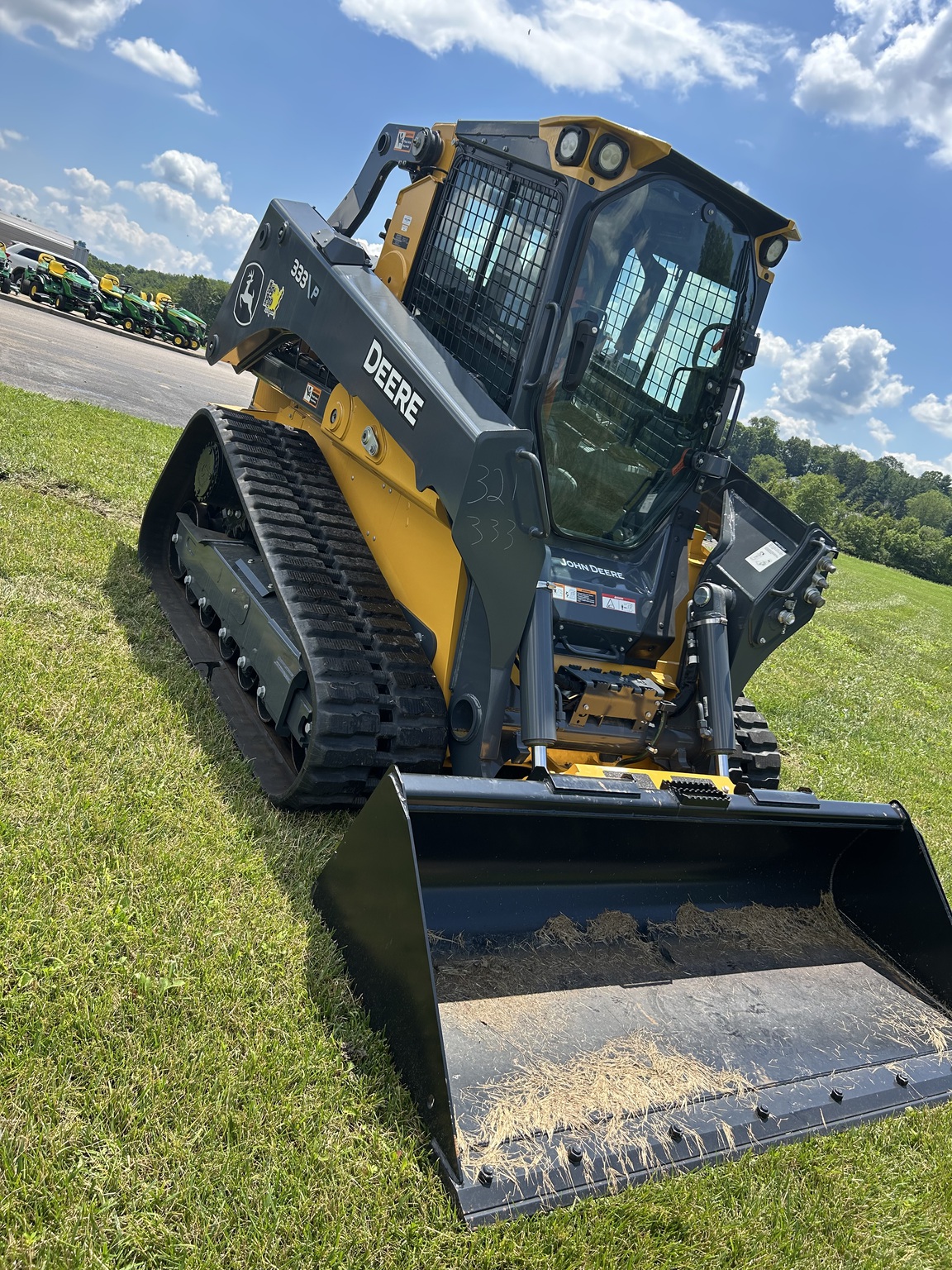 2025 John Deere 333 P Image 8