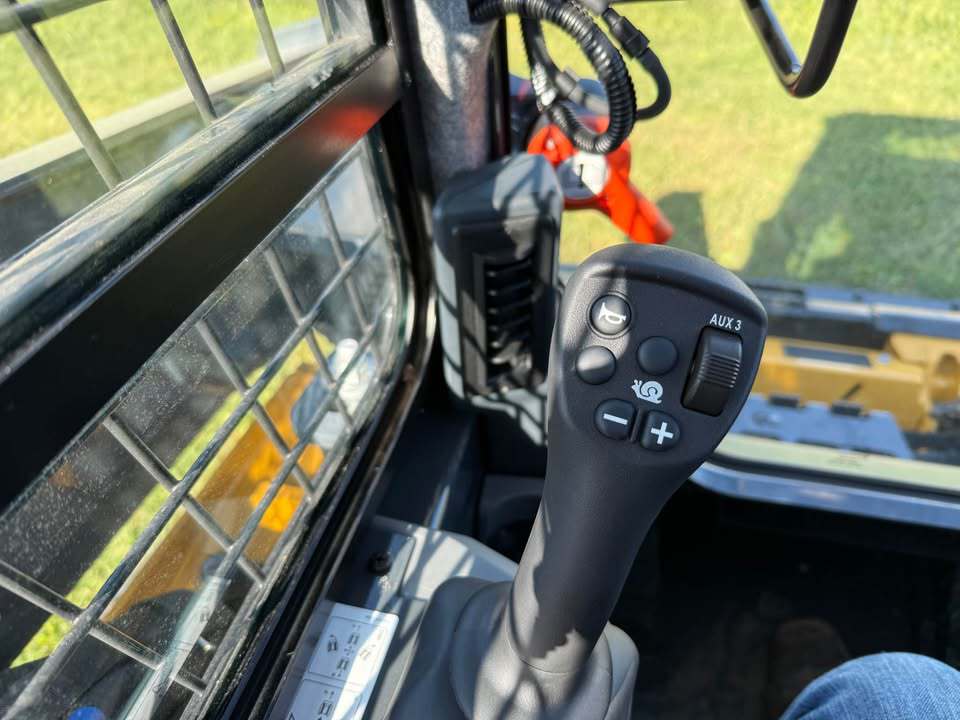2025 John Deere 333 P Image 12
