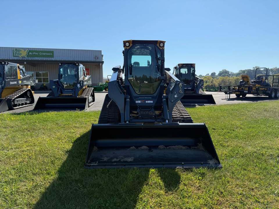 2025 John Deere 333 P Image 8