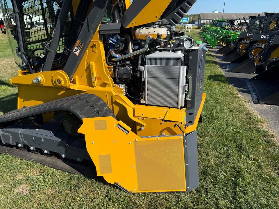 2025 John Deere 333 P Image 10