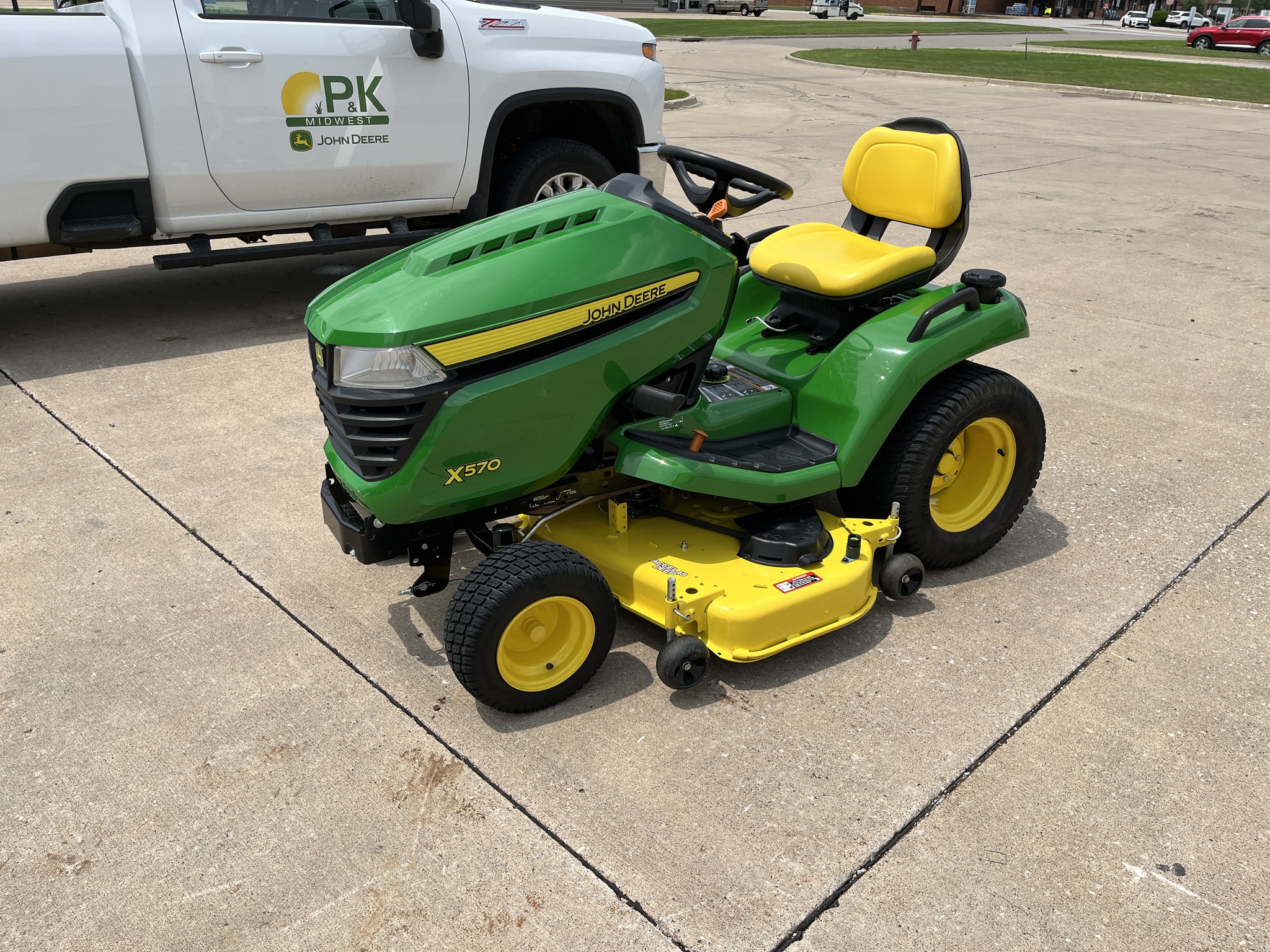 2022 John Deere X570 Image 1