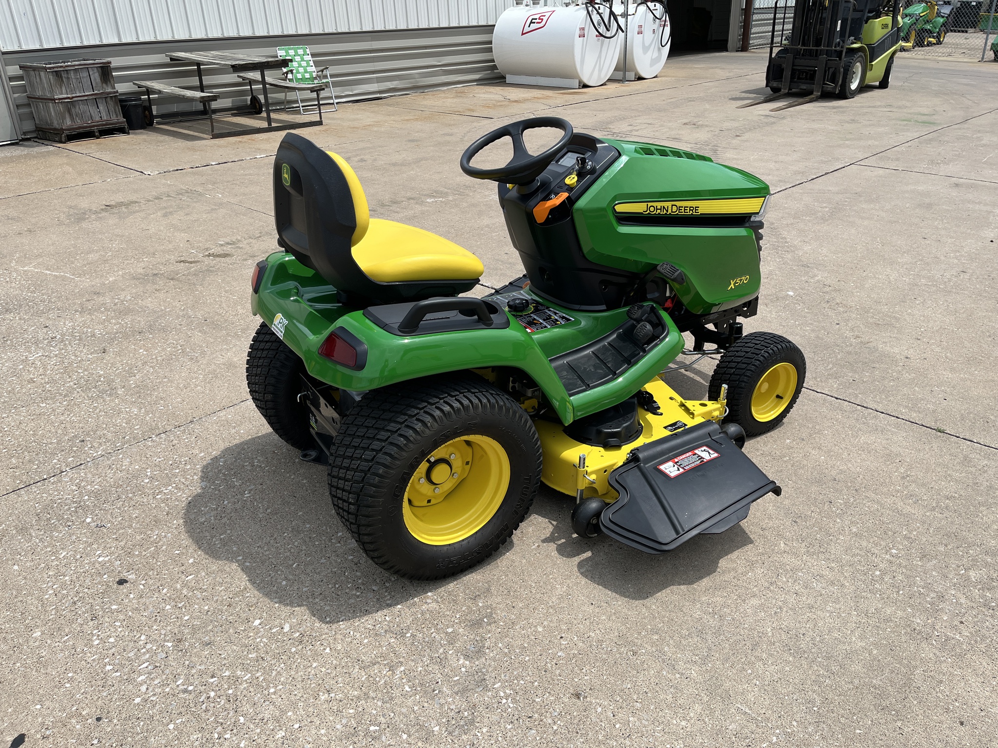 2022 John Deere X570 Image 5