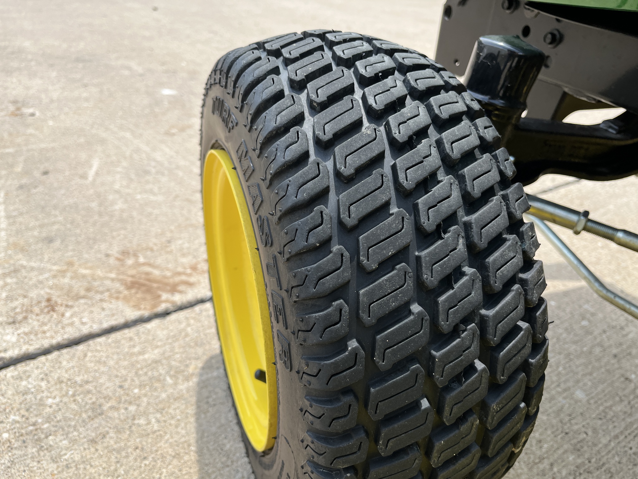 2022 John Deere X570 Image 10