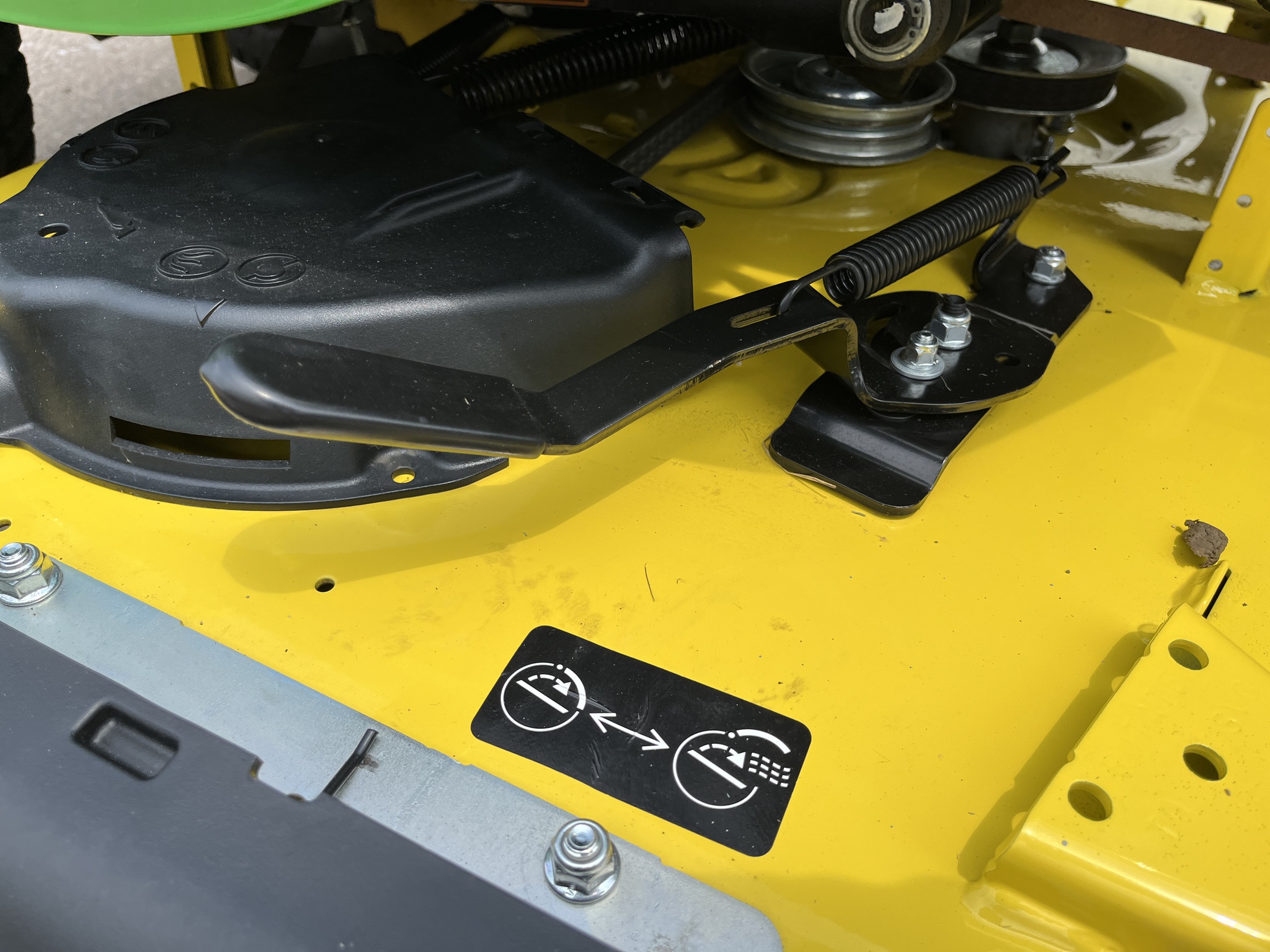2022 John Deere X570 Image 14
