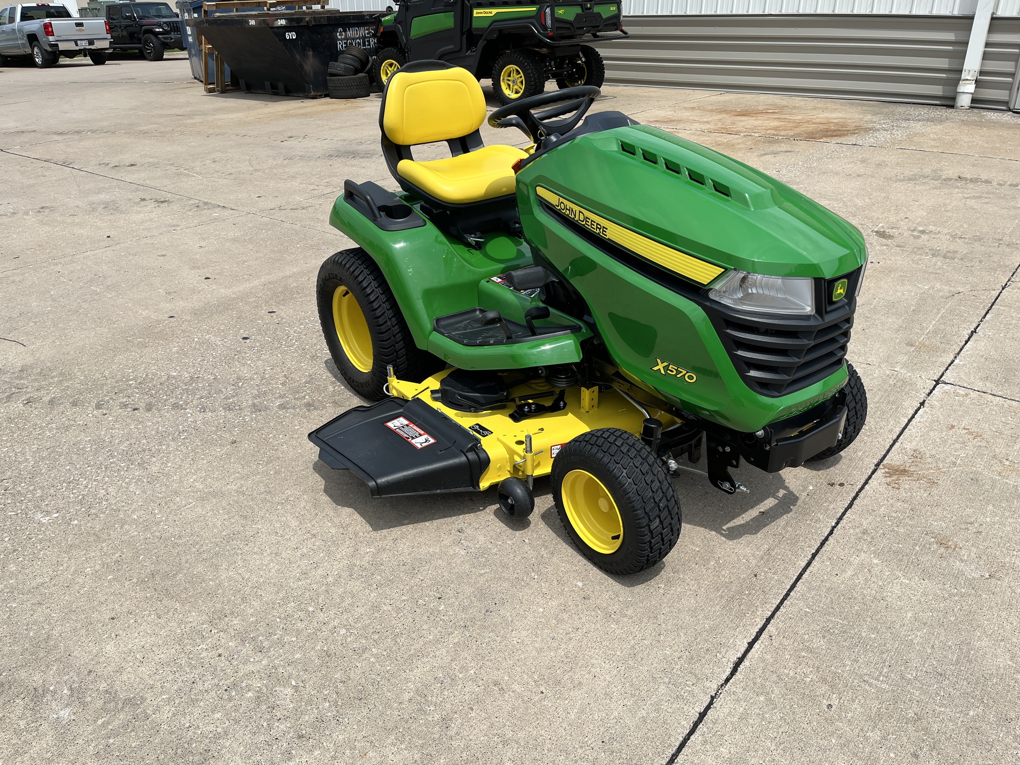 2022 John Deere X570 Image 3