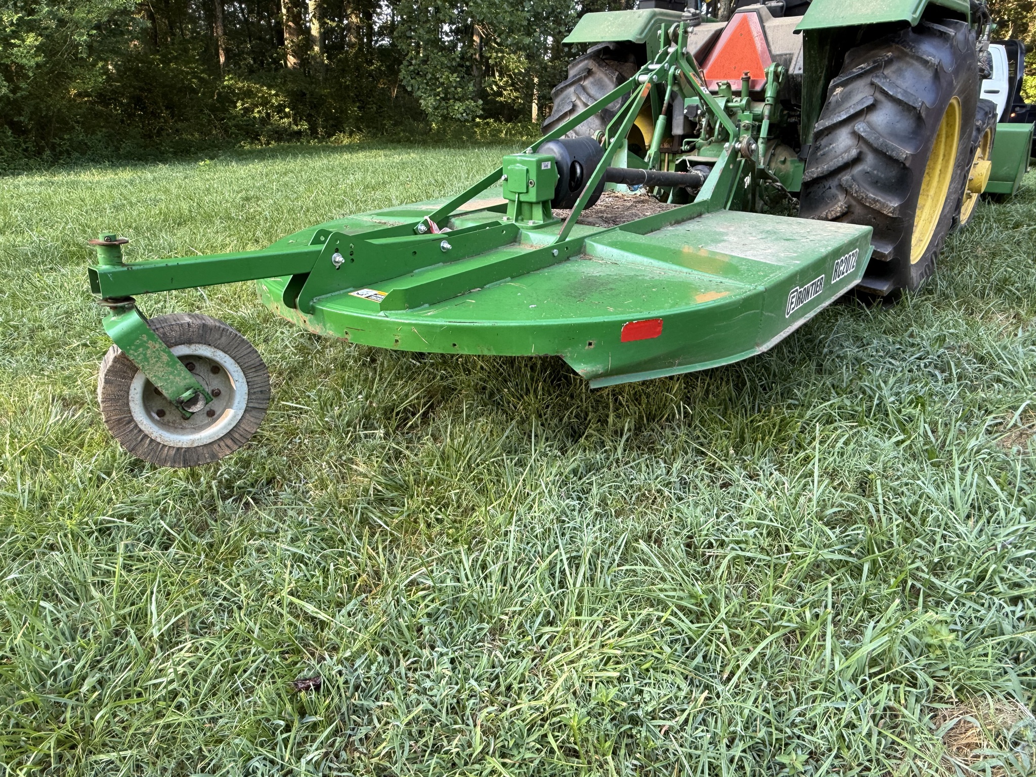 2014 John Deere 5065E Image 11