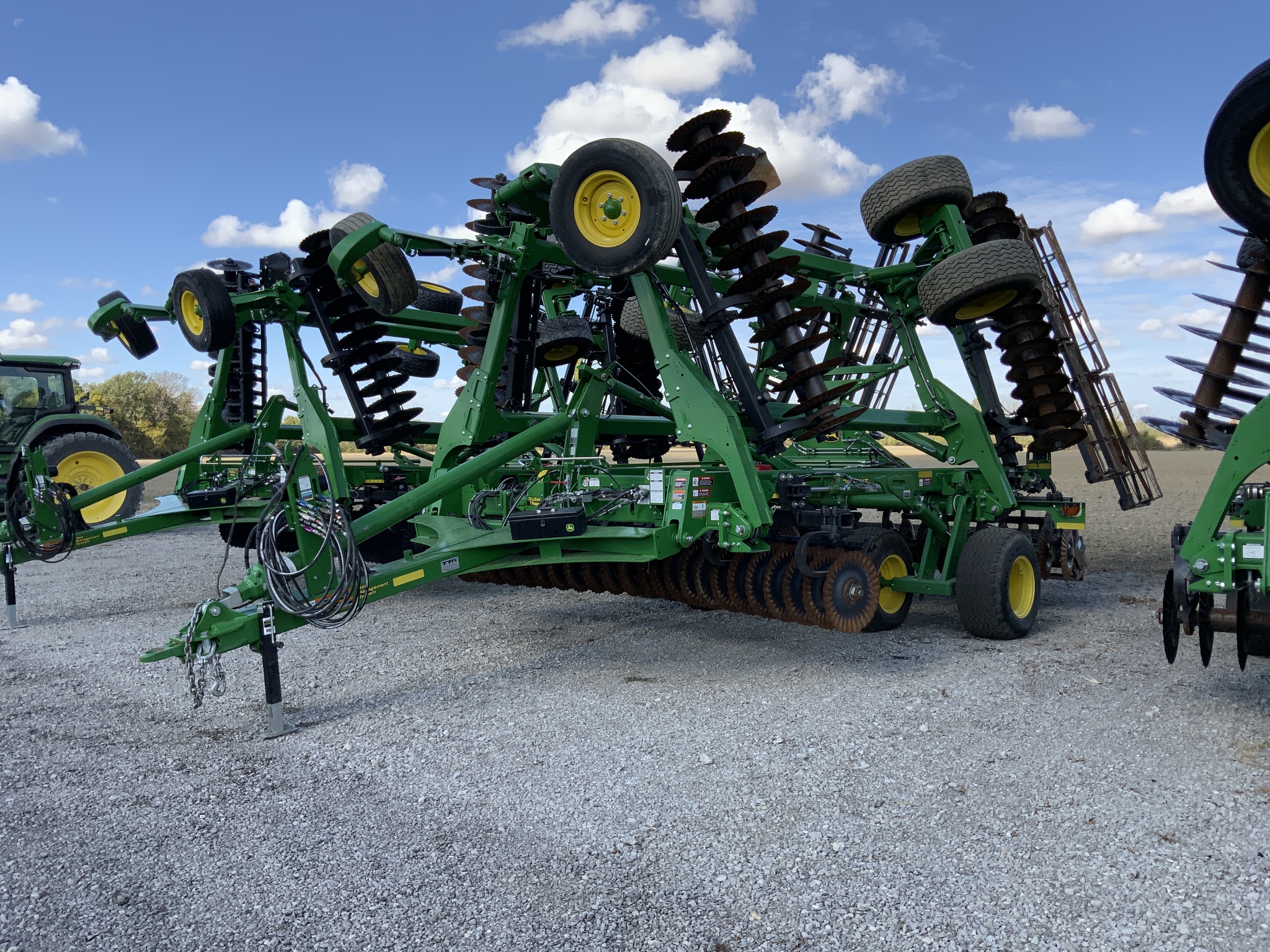 2022 John Deere 2660VT Image 1