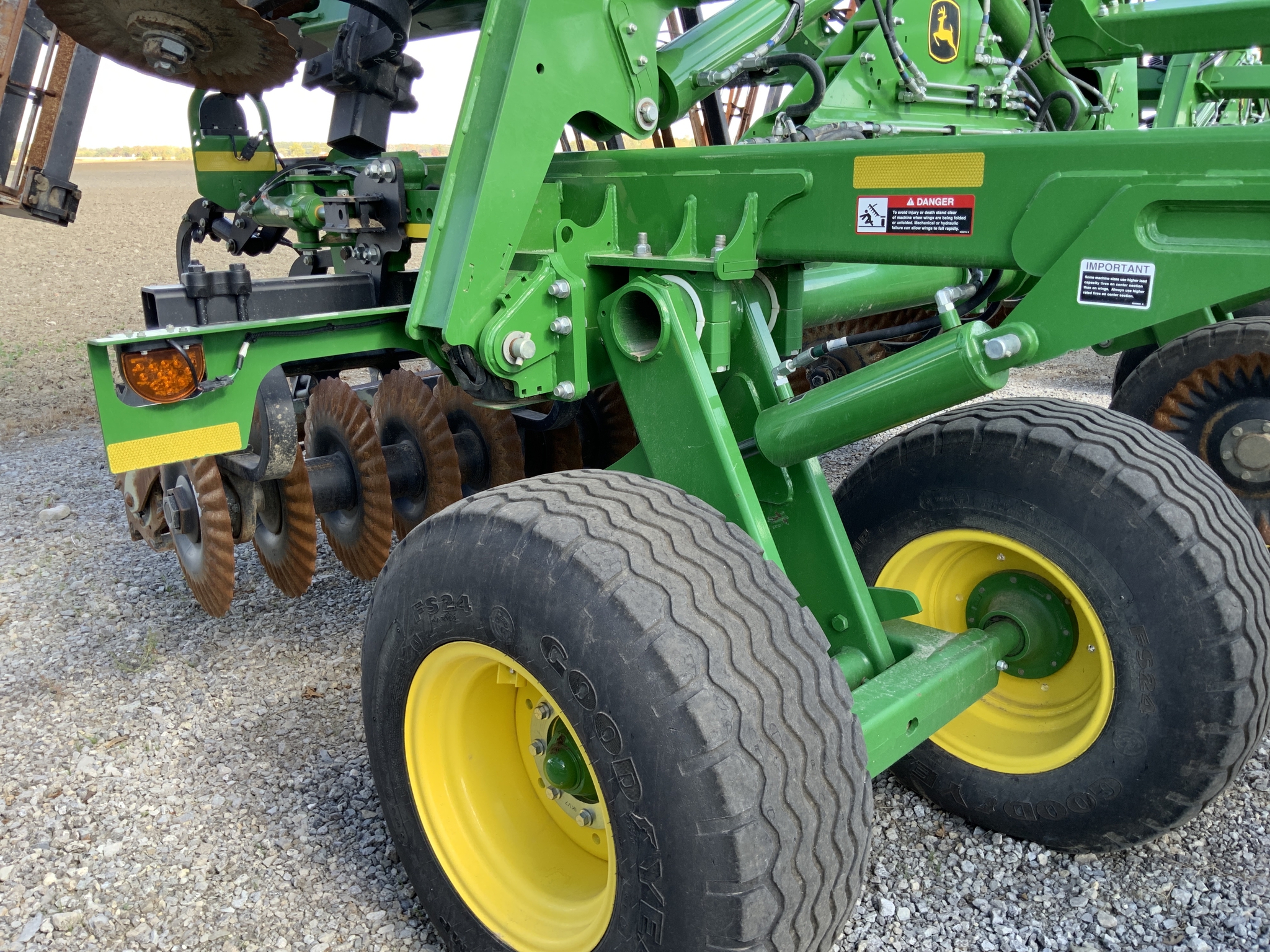 2022 John Deere 2660VT Image 9