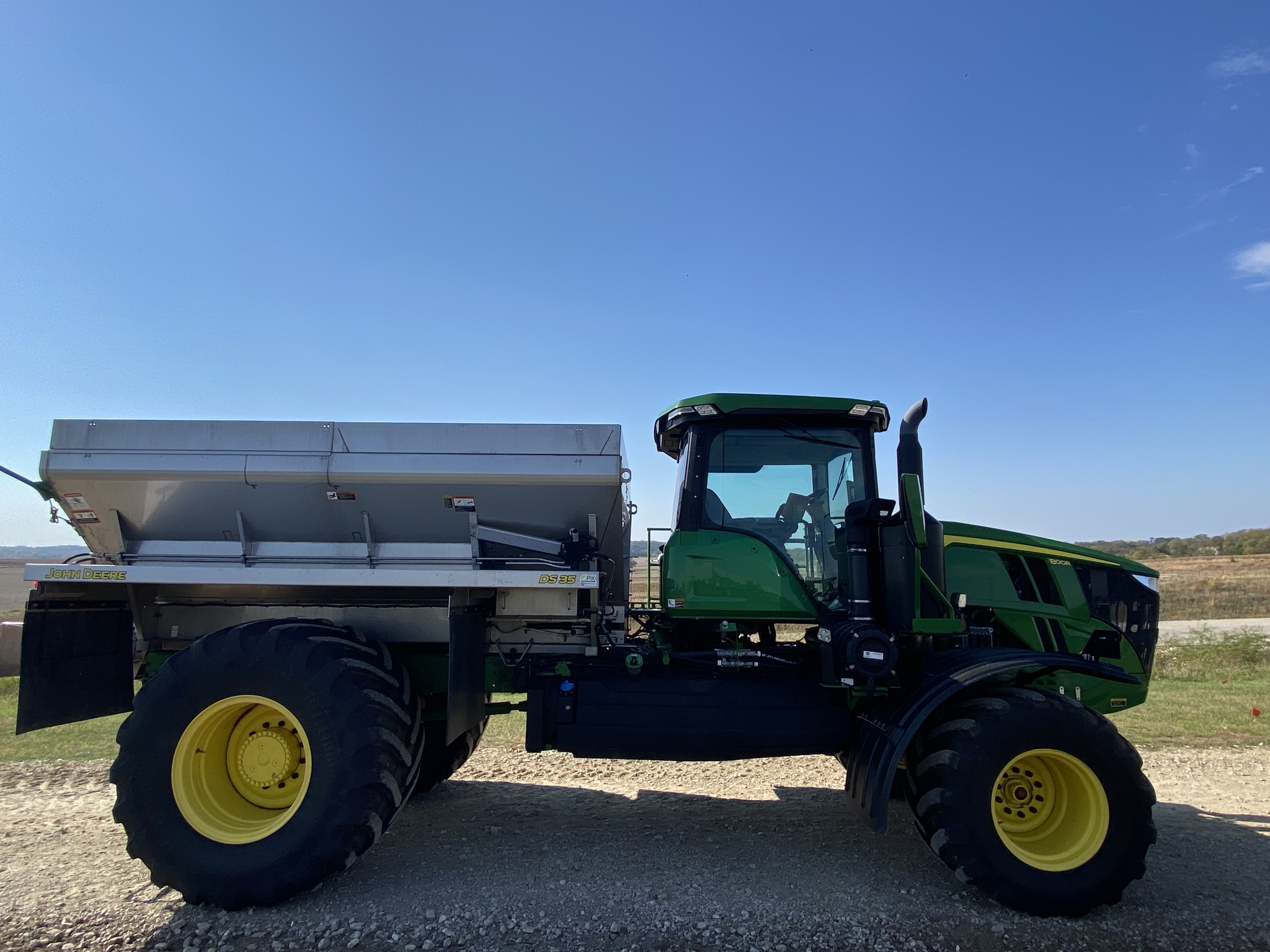 2022 John Deere 800R Image 5