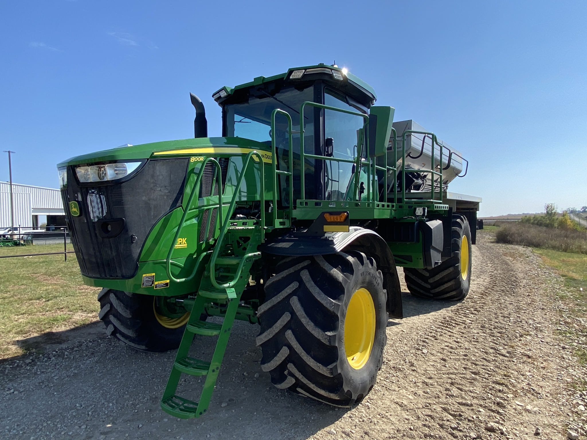 2022 John Deere 800R Image 1