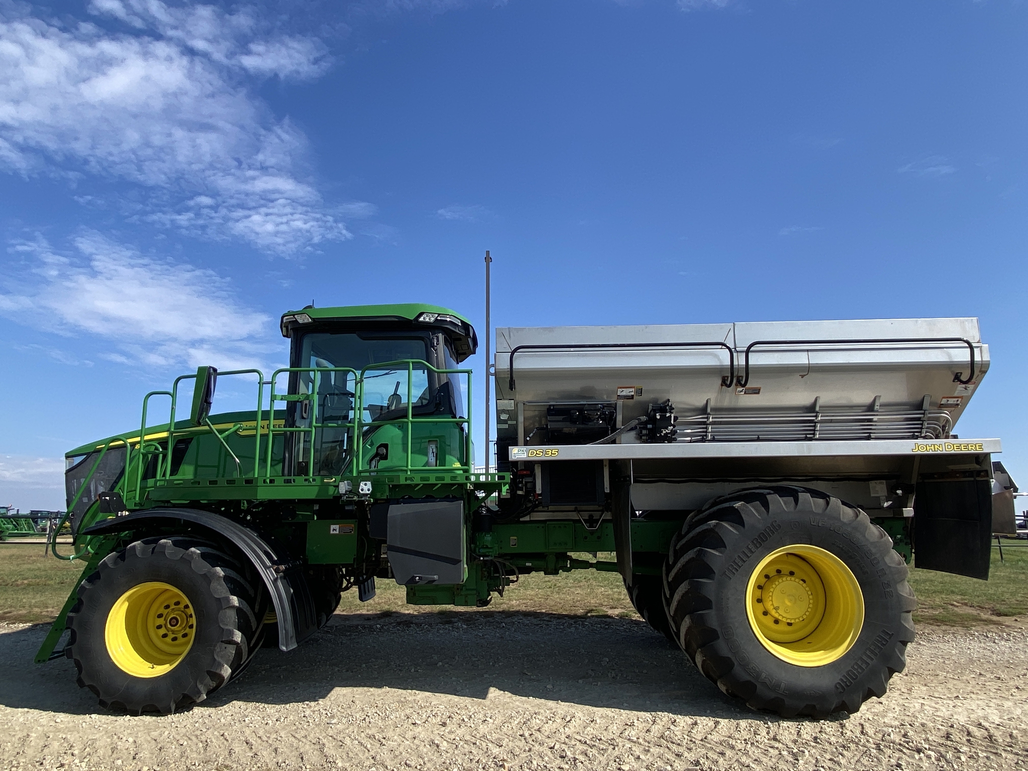 2022 John Deere 800R Image 7