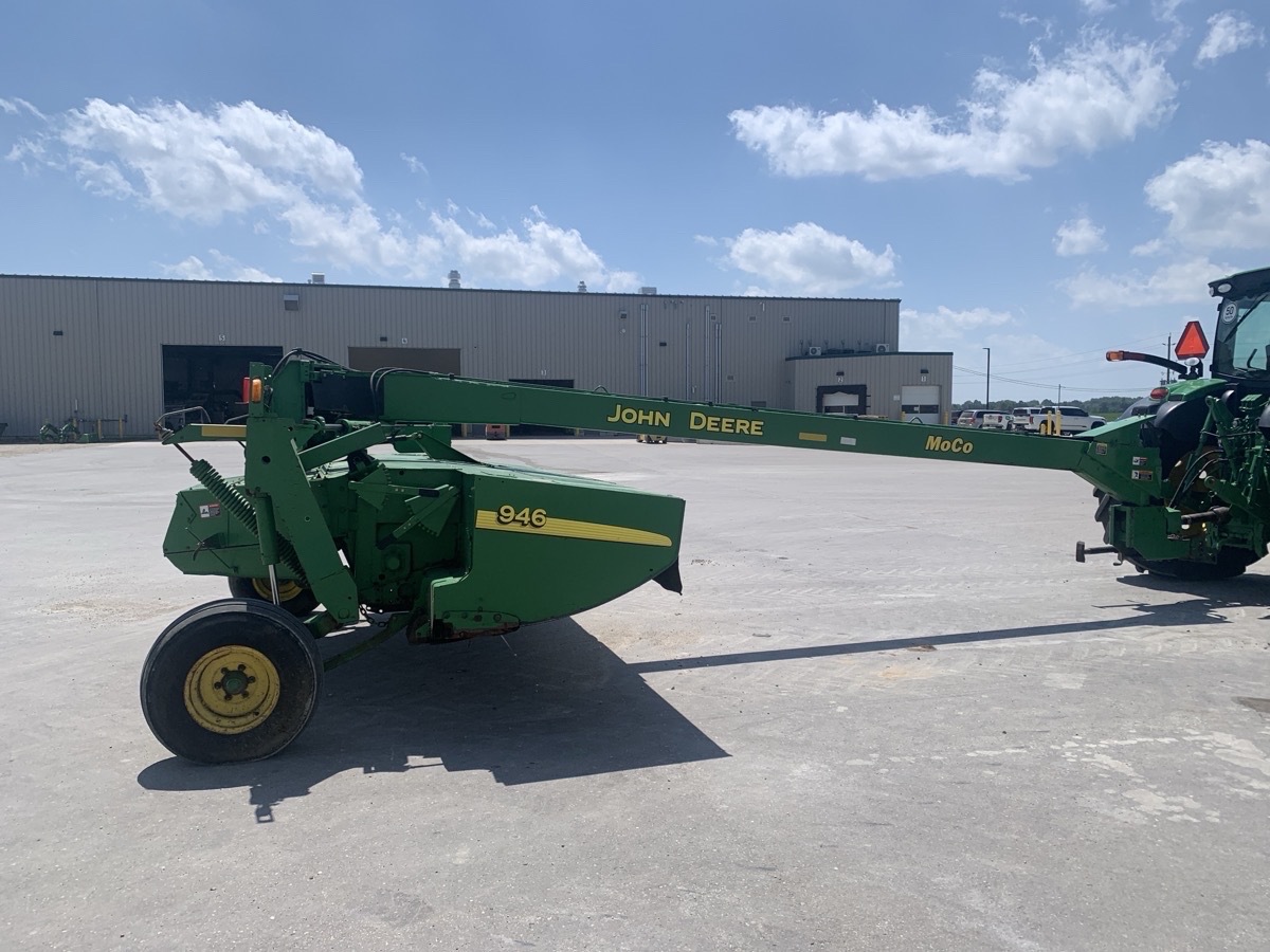 2002 John Deere 946 Image 3