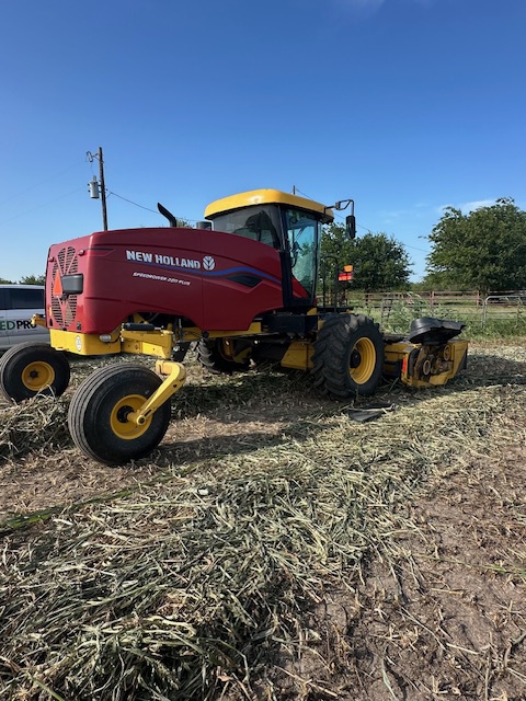 2023 New Holland Speedrower 220 Image 4