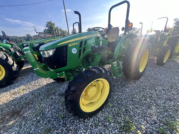 2021 John Deere 5065E Photo 3