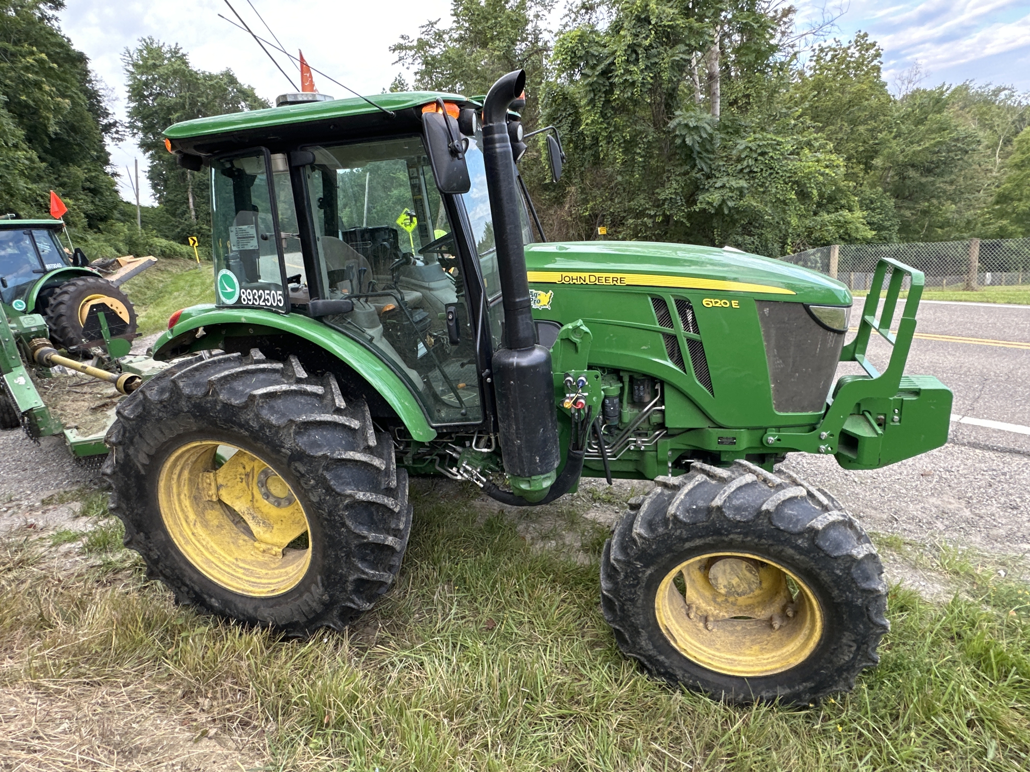 2023 John Deere 6120E Image 6