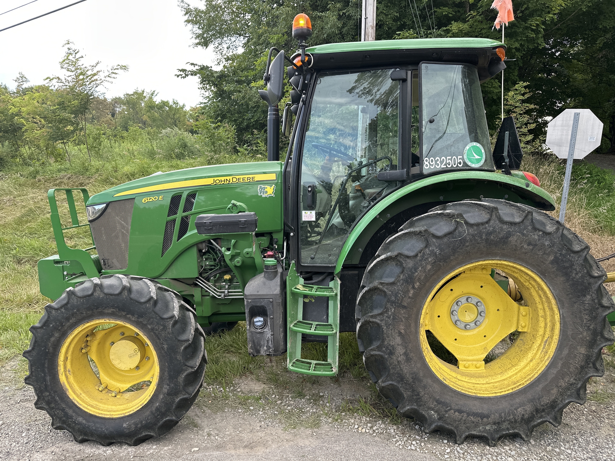 2023 John Deere 6120E Image 2