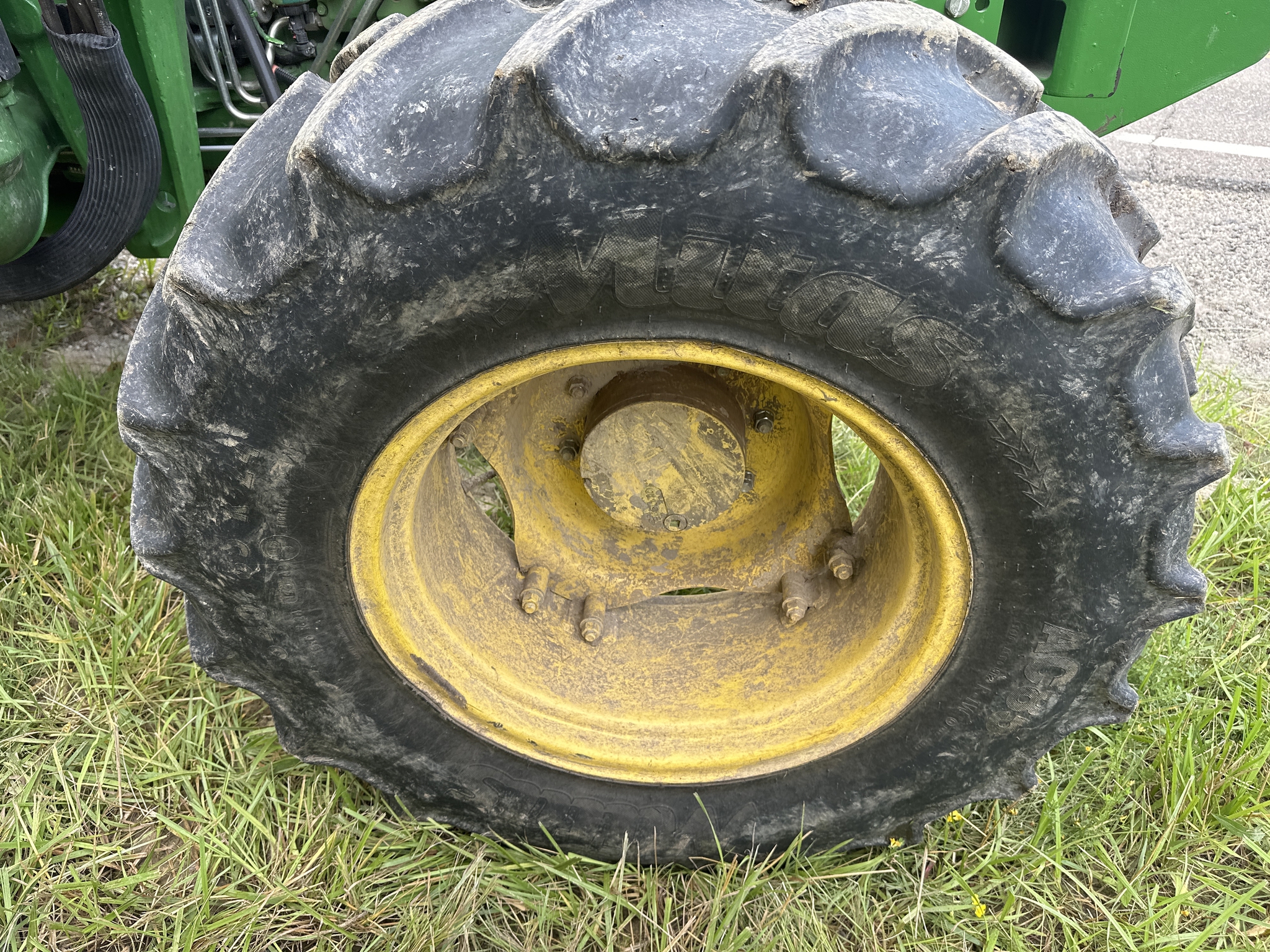2023 John Deere 6120E Image 11