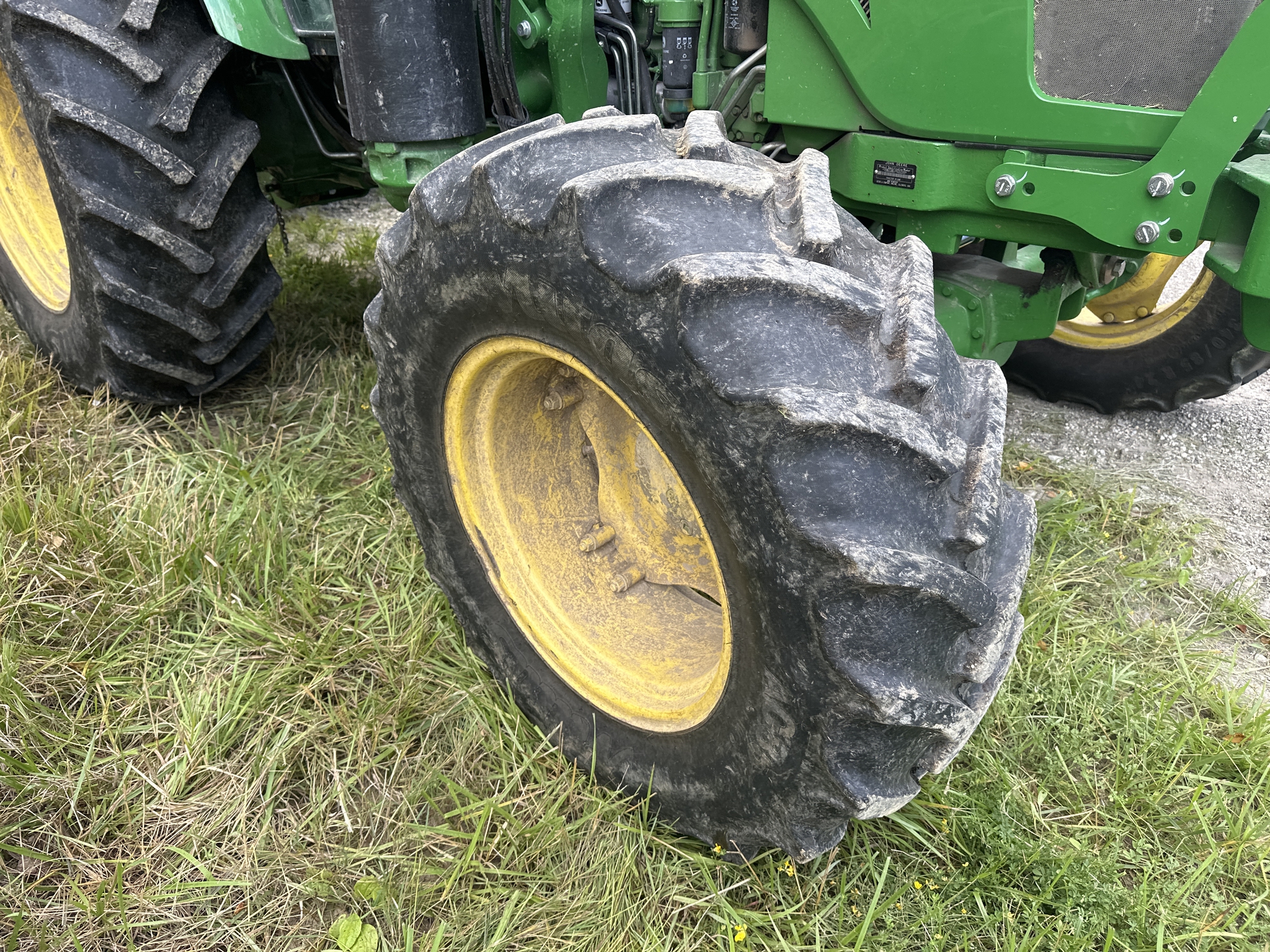 2023 John Deere 6120E Image 12