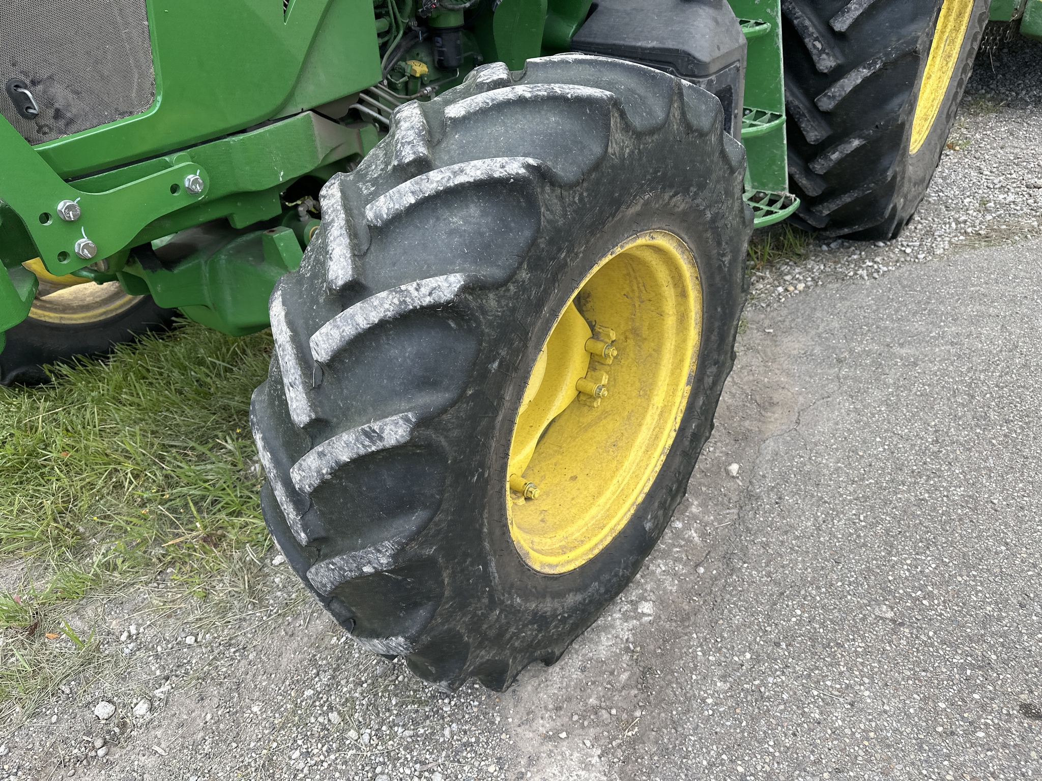 2023 John Deere 6120E Image 16