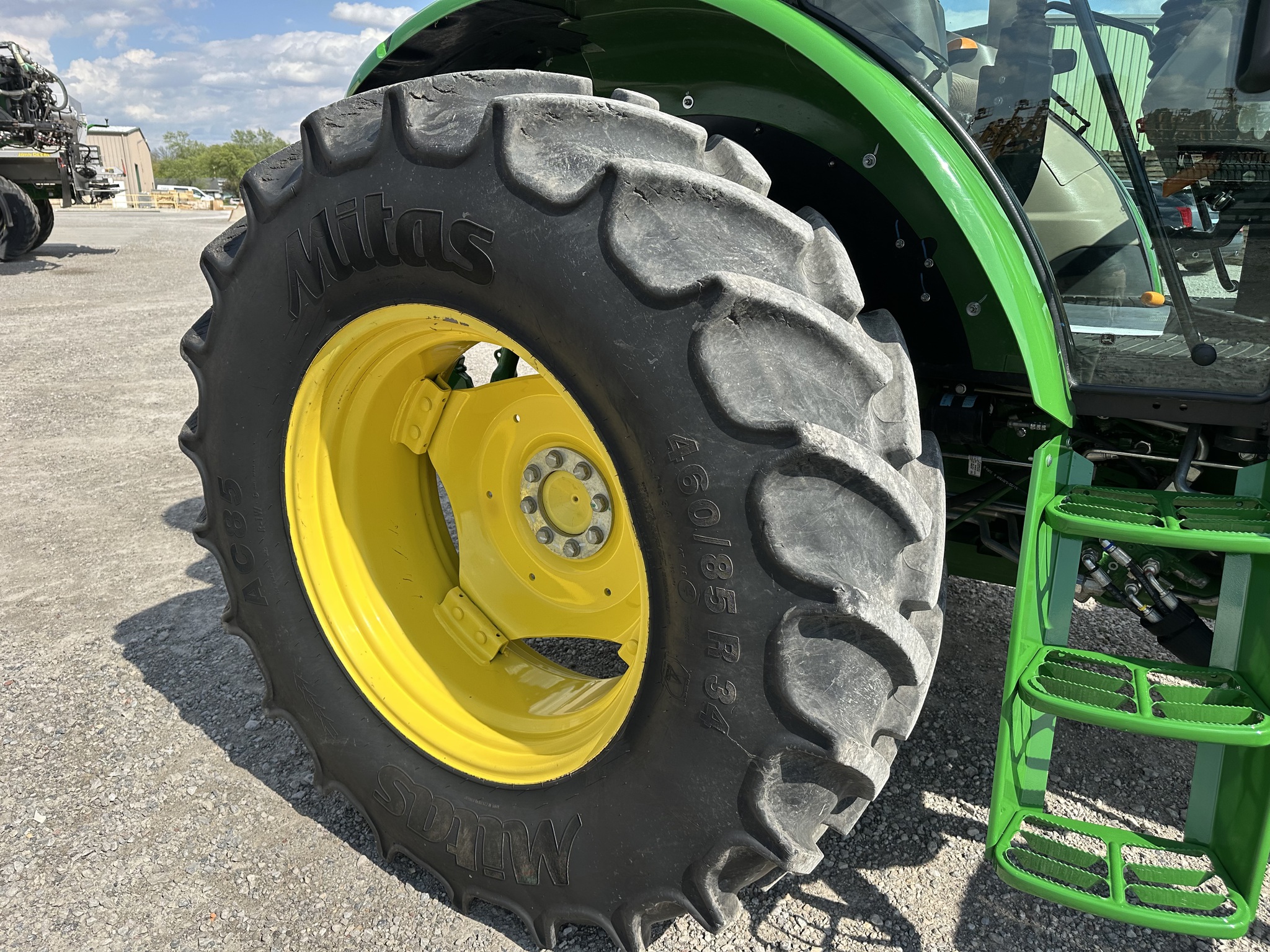 2023 John Deere 6120E Image 9