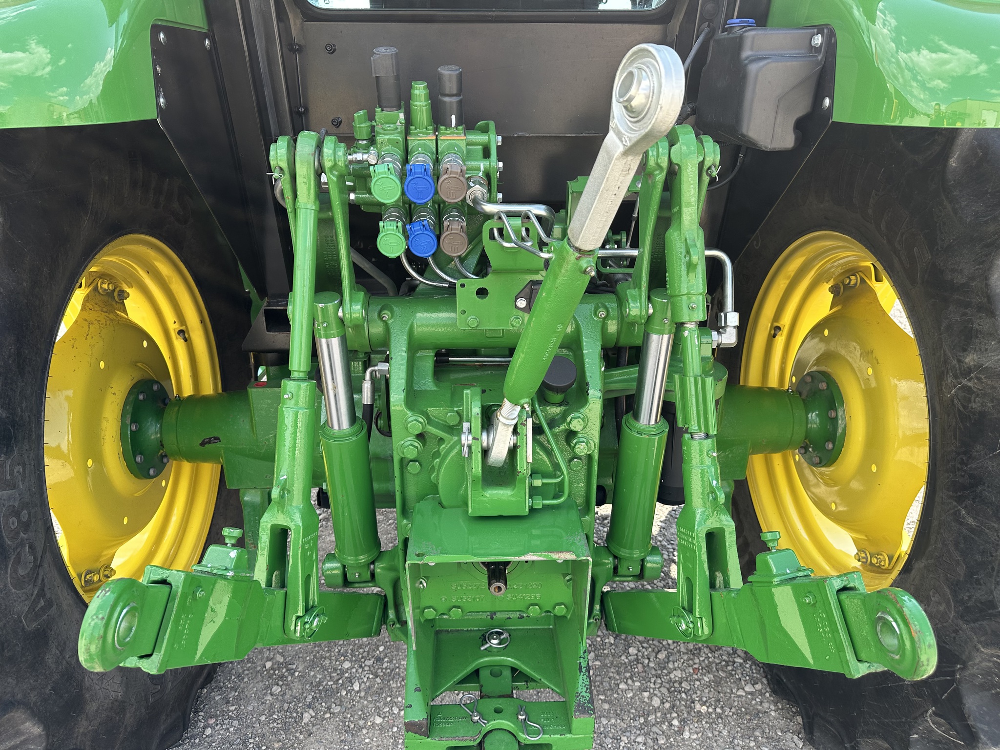 2023 John Deere 6120E Image 21