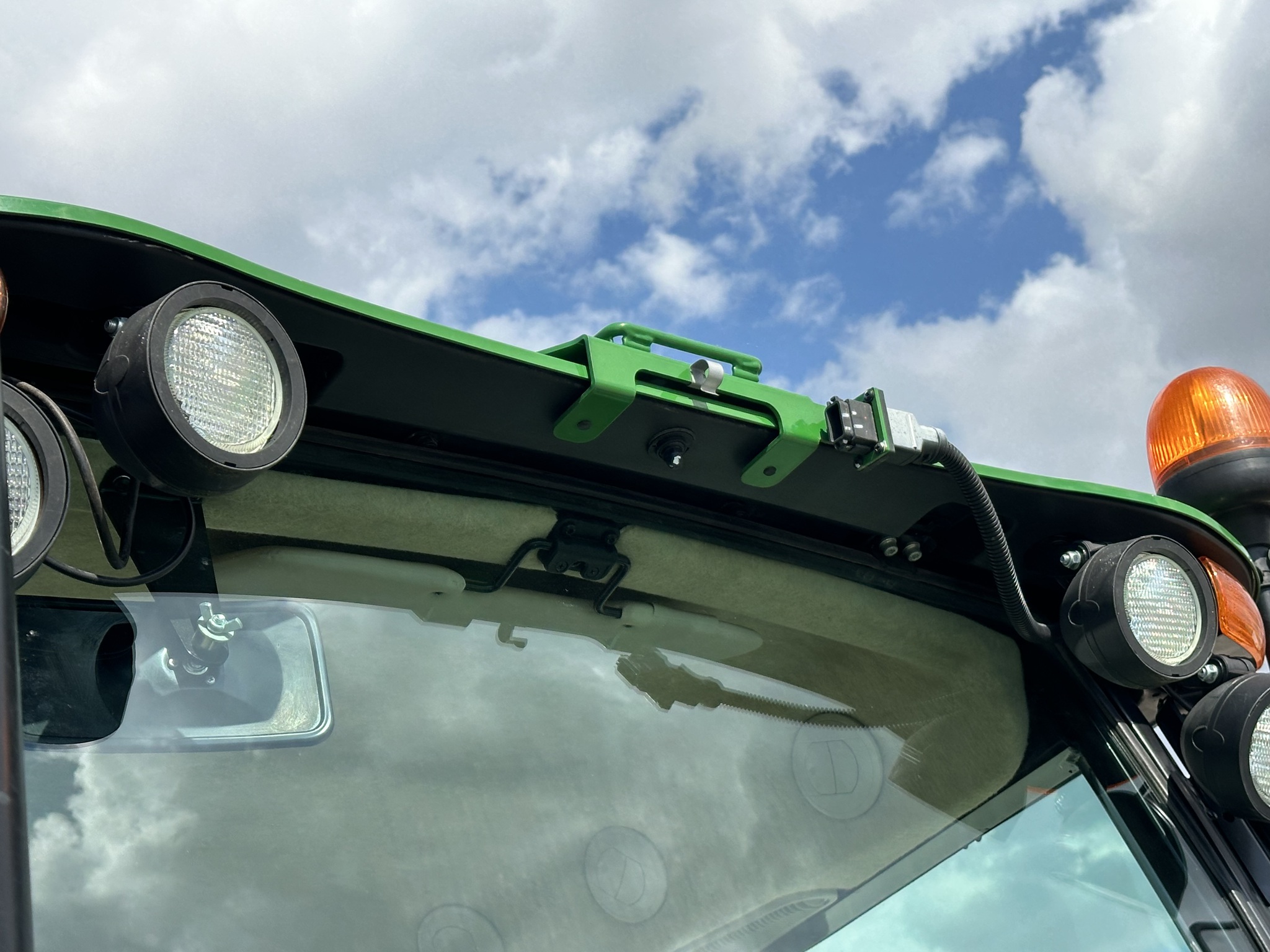 2023 John Deere 6120E Image 20