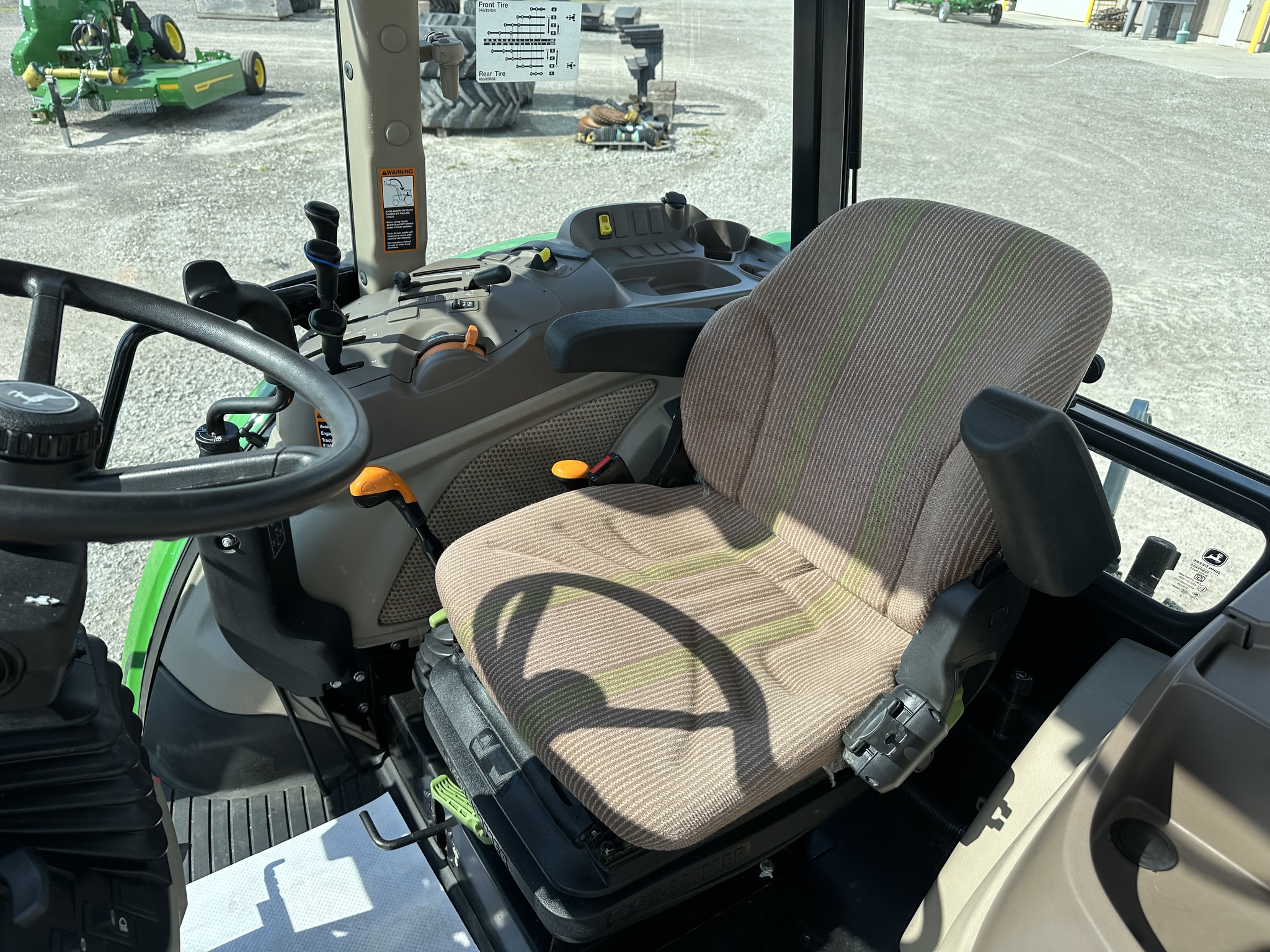 2023 John Deere 6120E Image 25