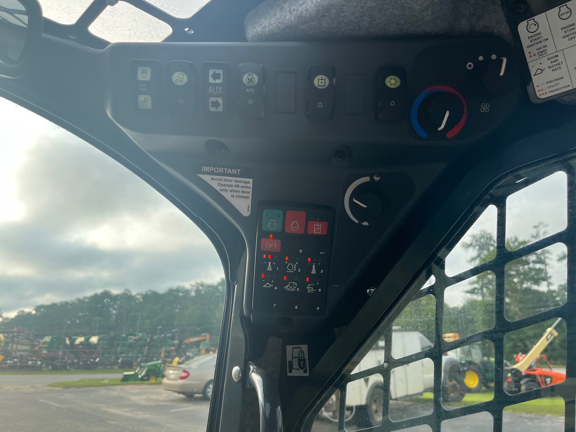 2022 John Deere 333G Image 6
