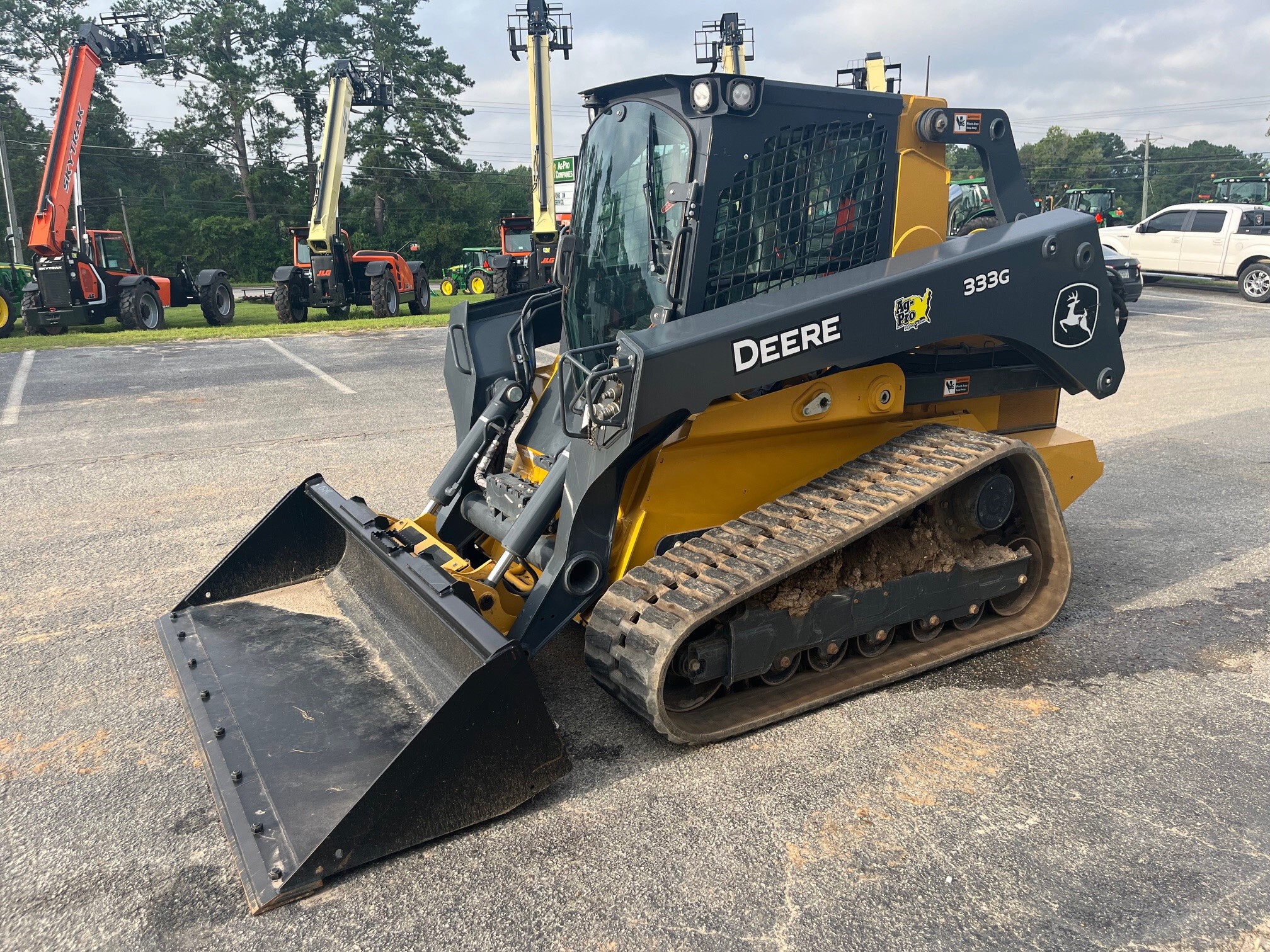2022 John Deere 333G Image 1