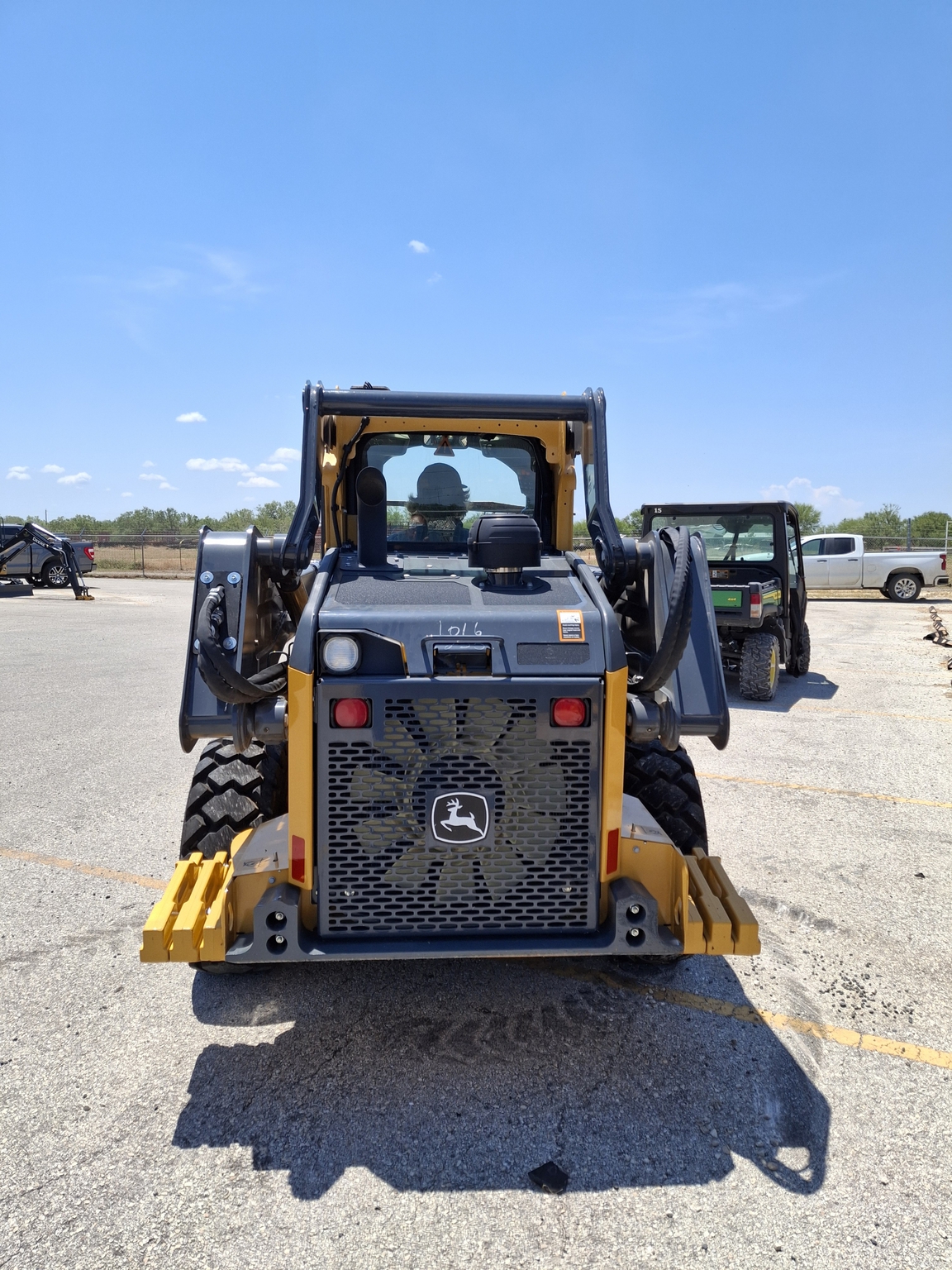 2024 John Deere 324G Image 3