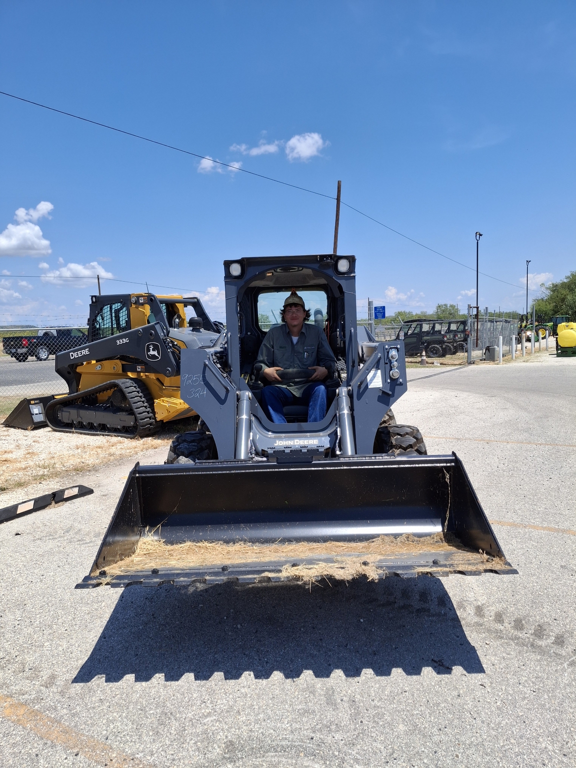 2024 John Deere 324G Image 5
